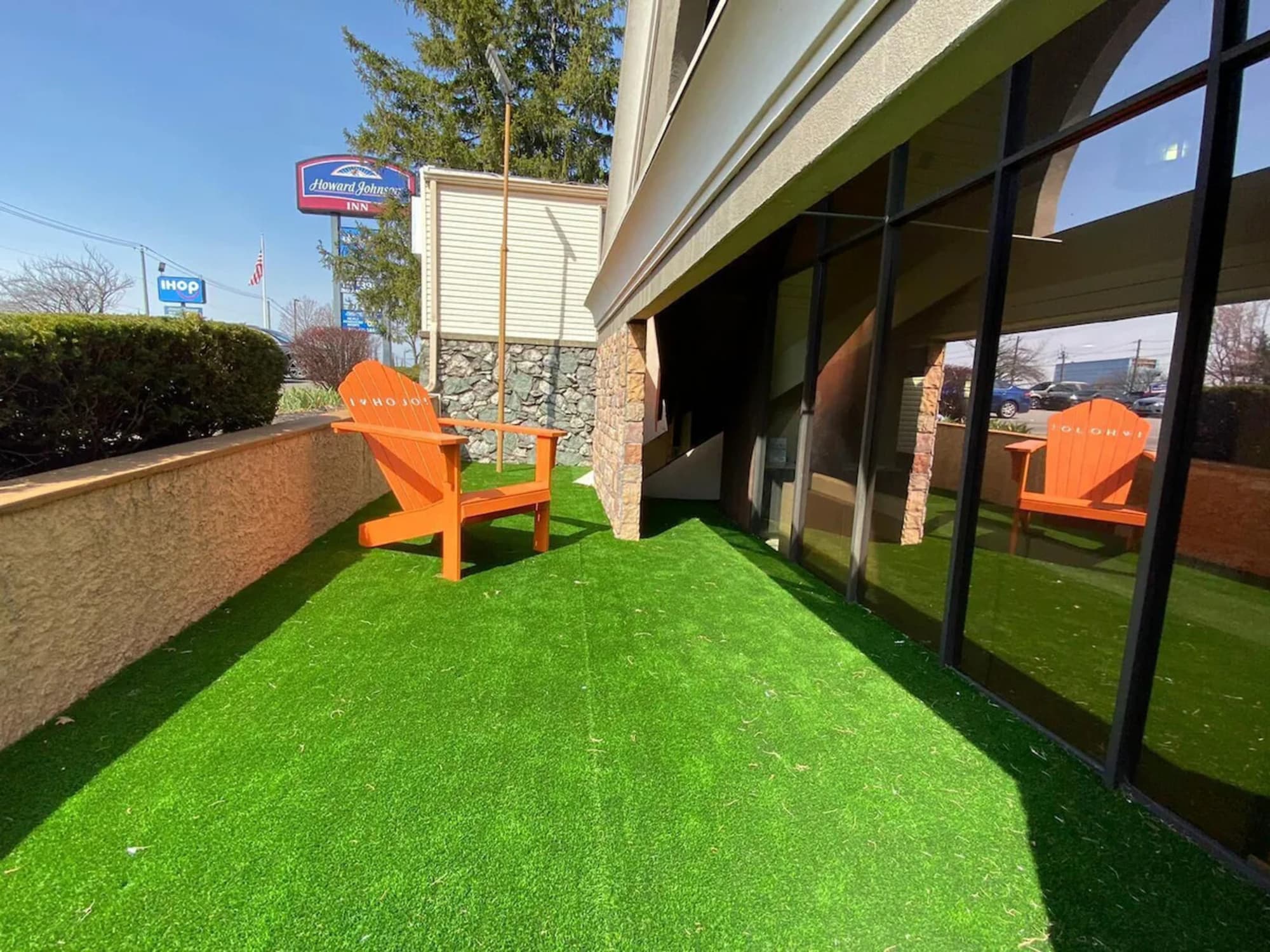 Howard Johnson By Wyndham Clifton Nj, Terrace