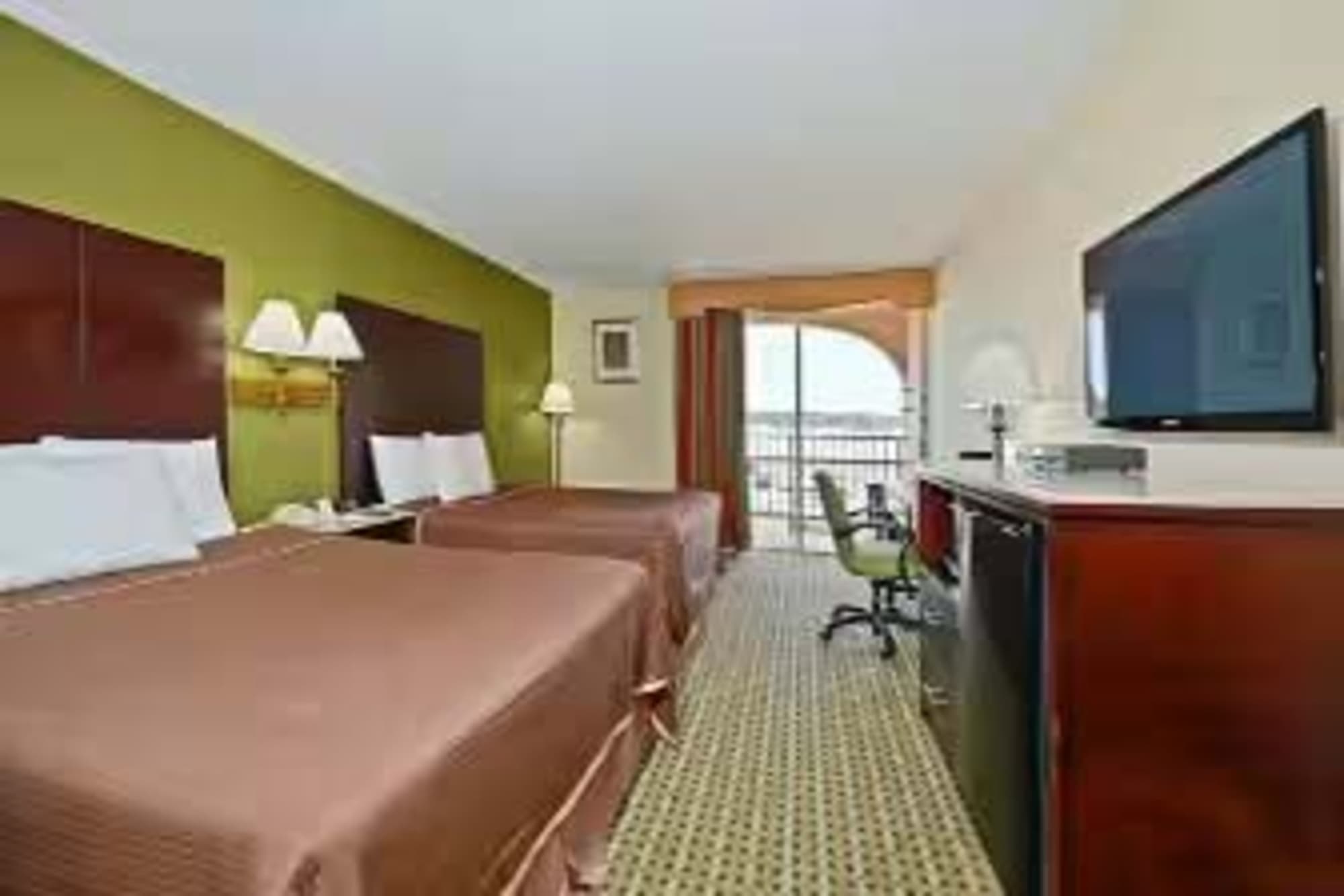 Howard Johnson By Wyndham Clifton Nj, Room