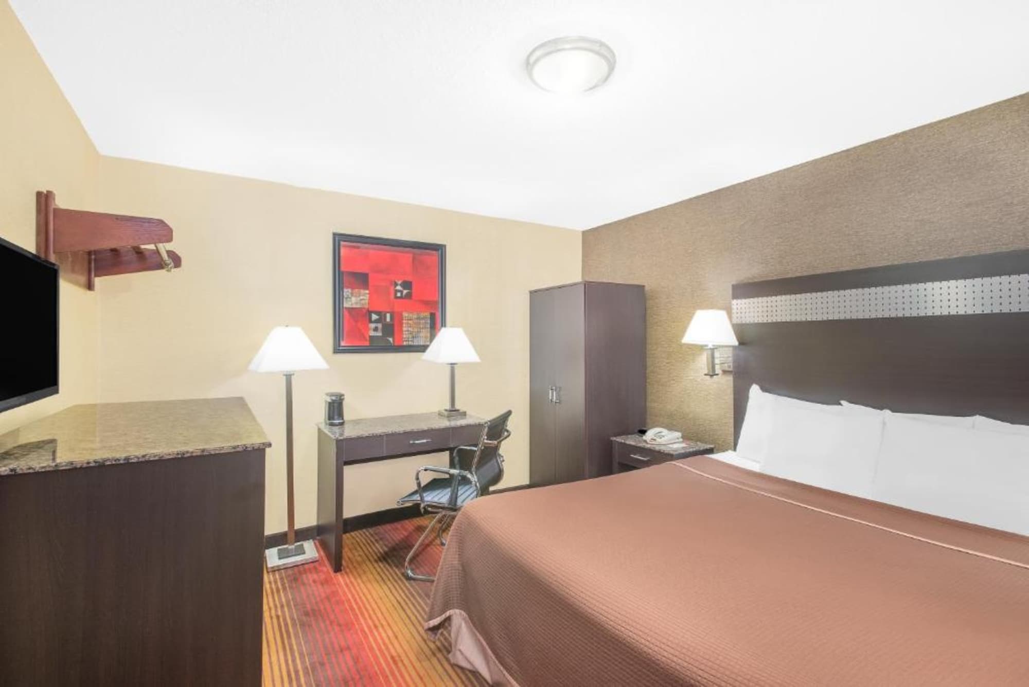 Howard Johnson By Wyndham Clifton Nj, Room