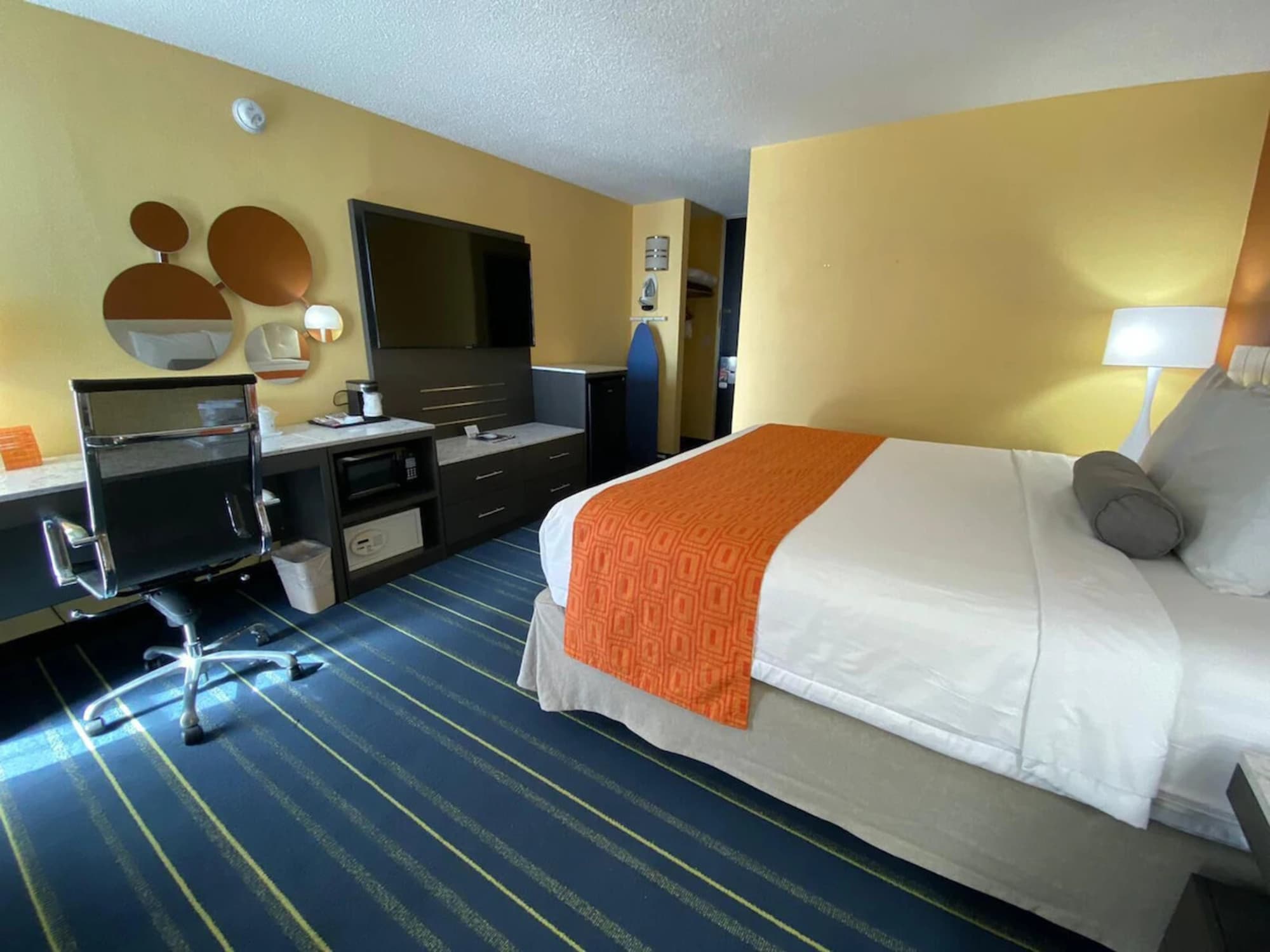 Howard Johnson By Wyndham Clifton Nj, Room