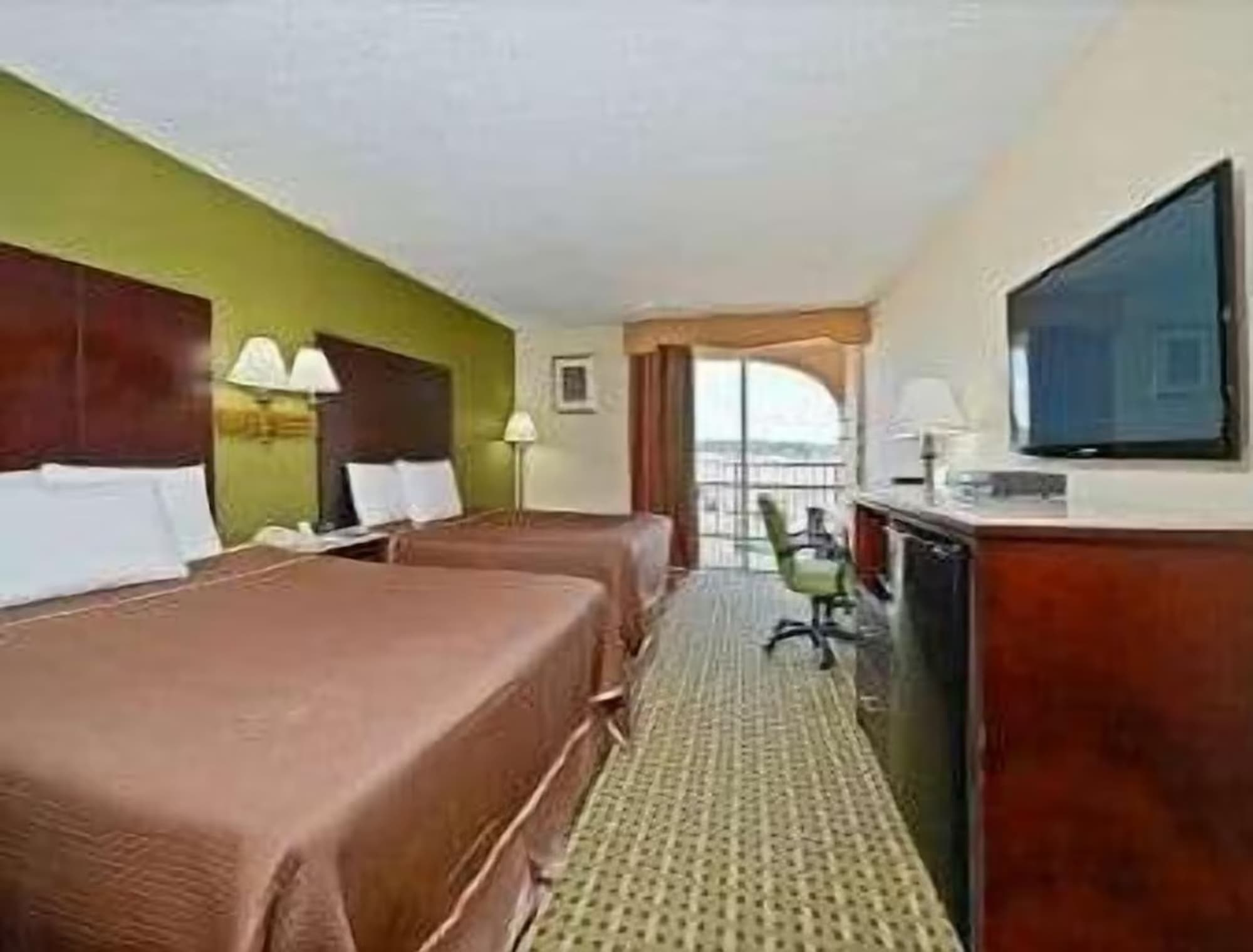 Howard Johnson By Wyndham Clifton Nj, Room
