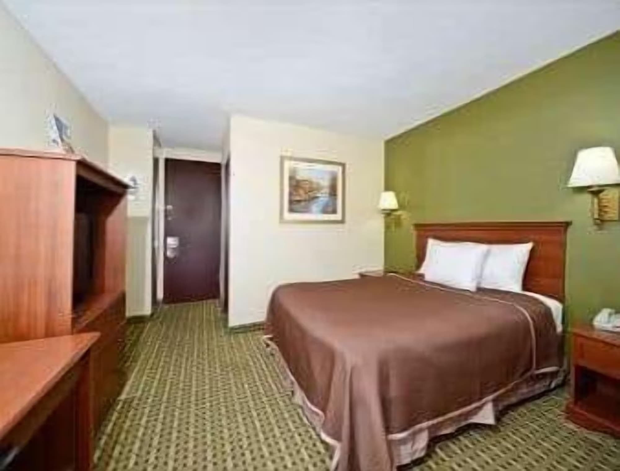 Howard Johnson By Wyndham Clifton Nj, Room