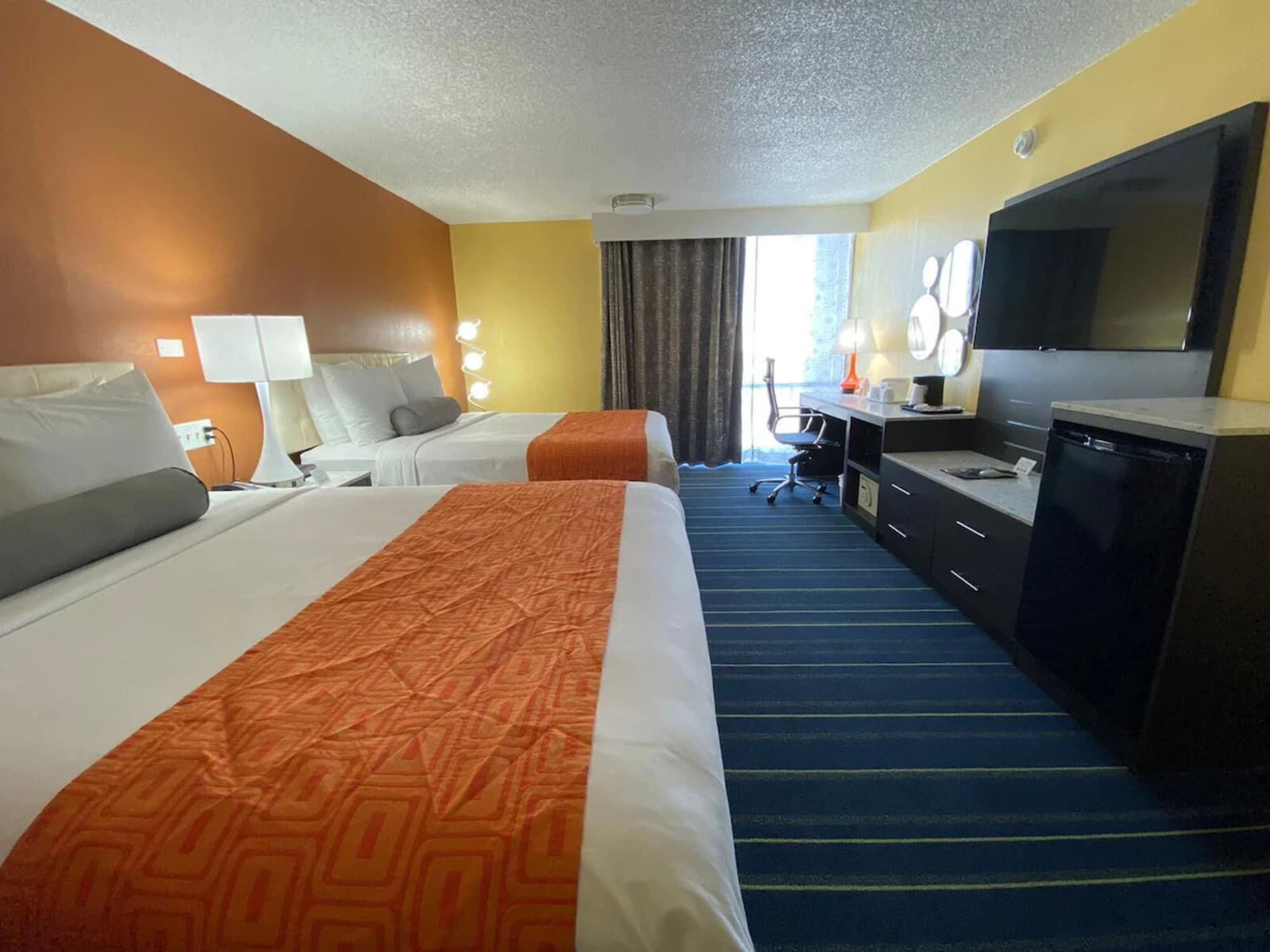 Howard Johnson By Wyndham Clifton Nj, Room