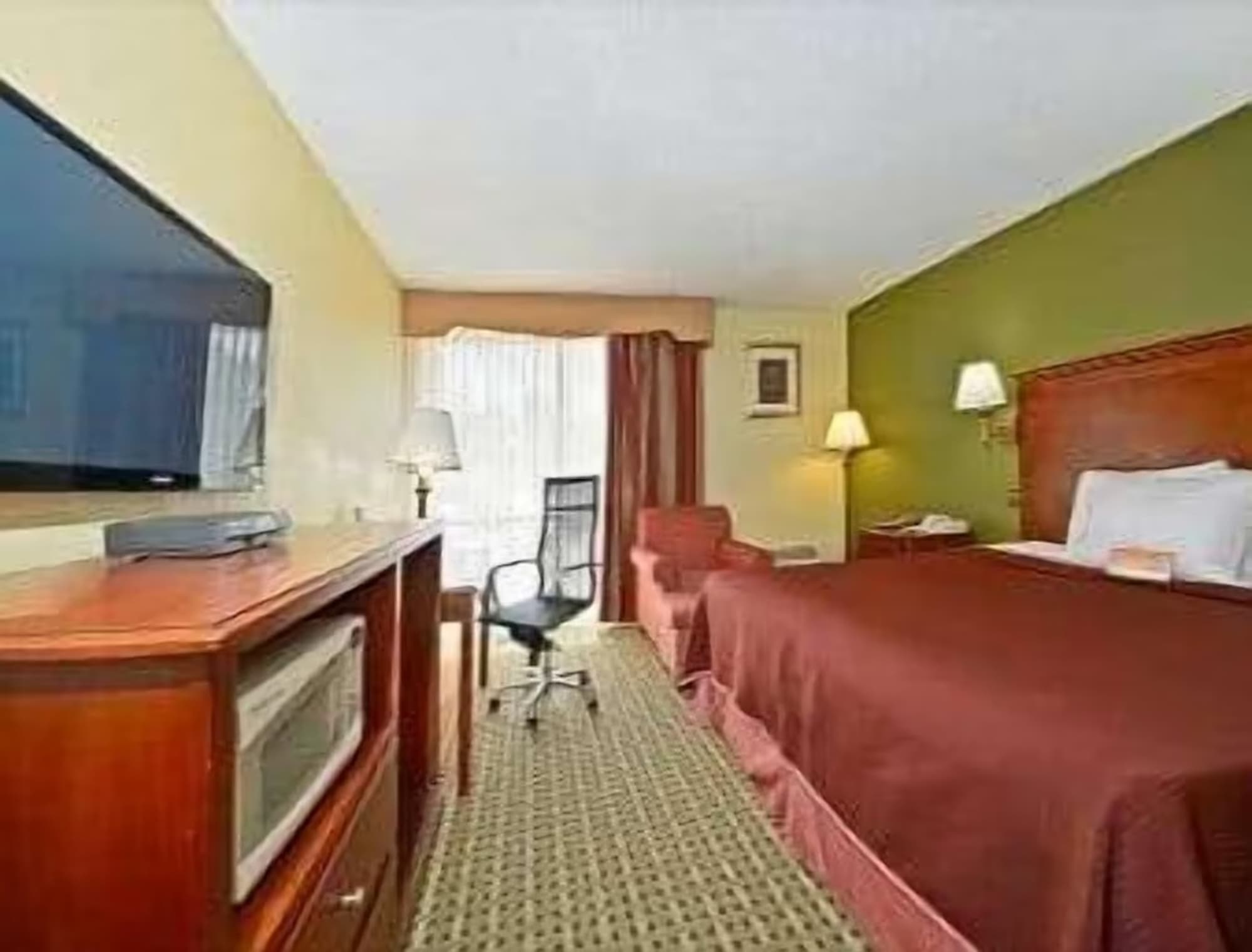 Howard Johnson By Wyndham Clifton Nj, Room