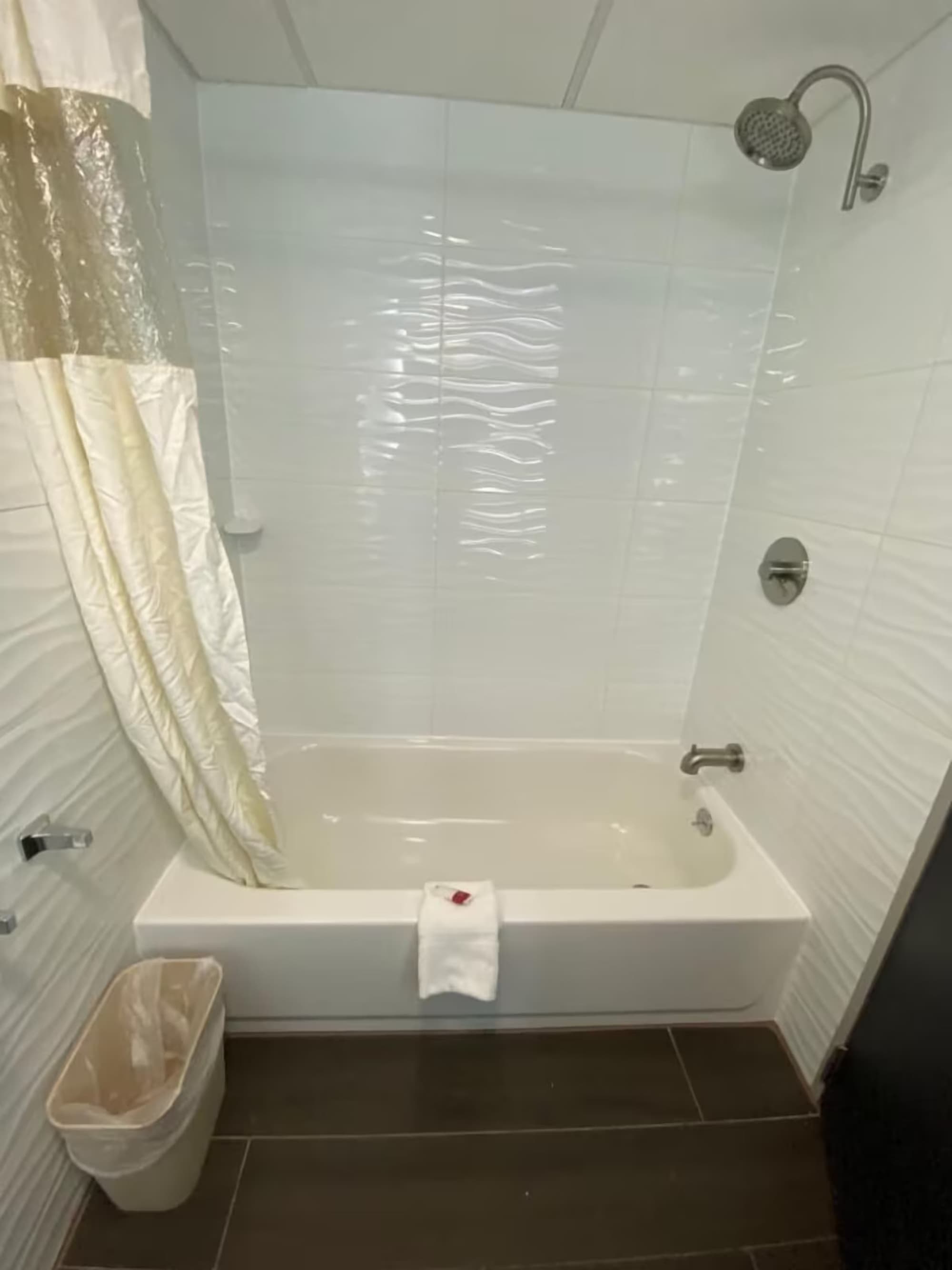 Howard Johnson By Wyndham Clifton Nj, Room