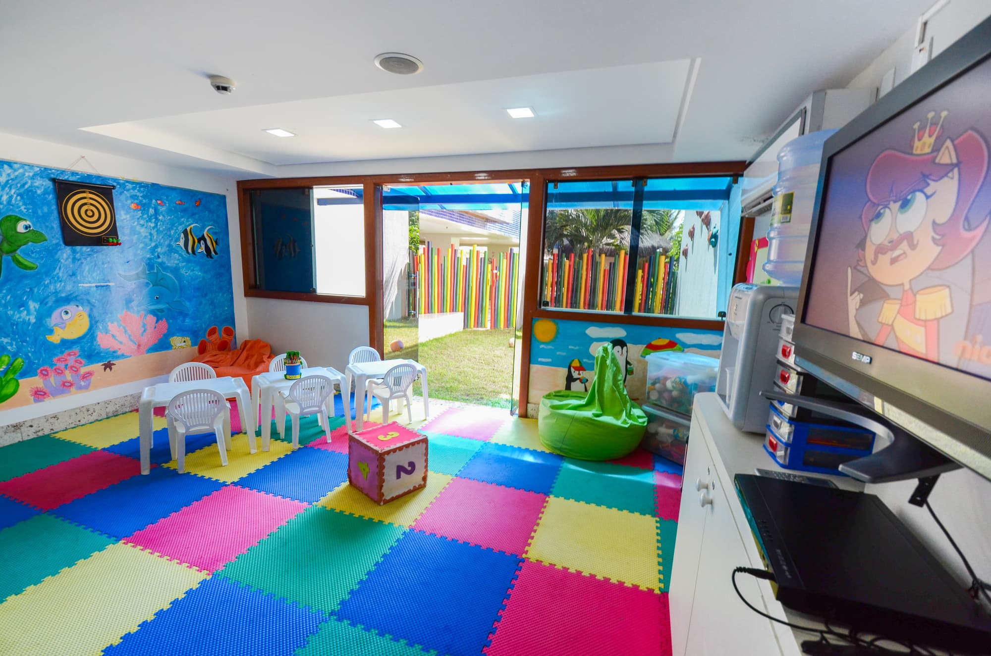 Coral Plaza Apart Hotel, Sports and Entertainment