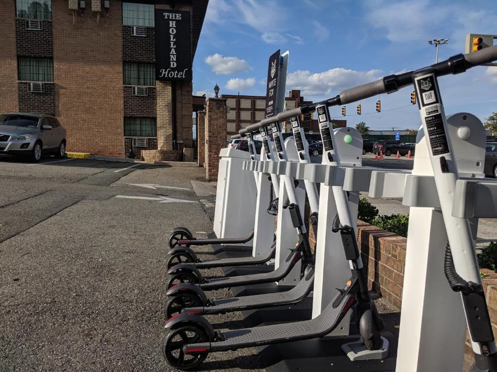 The Holland Hotel, Sports and Entertainment