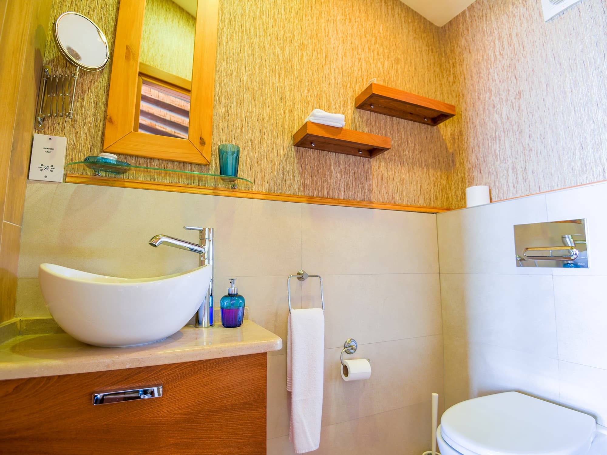 Bellapais Gardens, Room