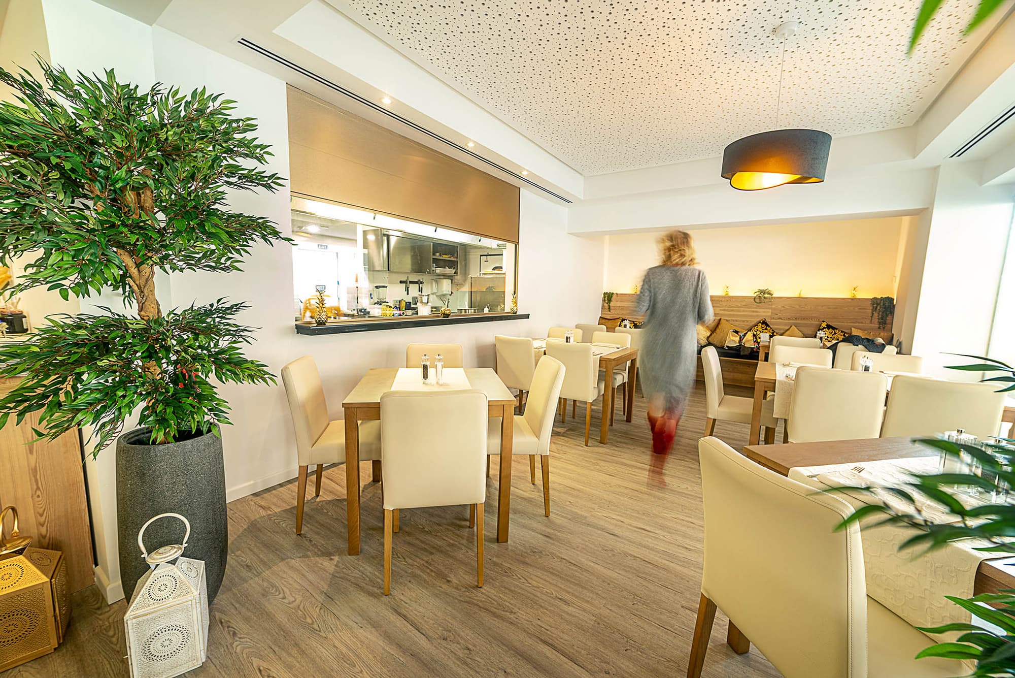 The Sky Hotel, Restaurant