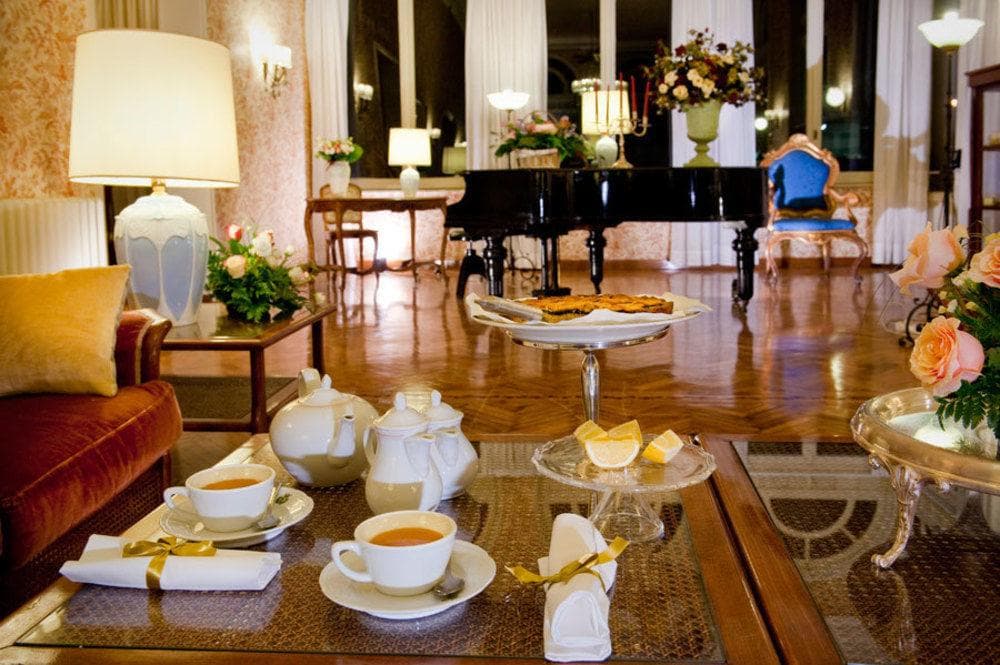 Grand Hotel Regina, Bar