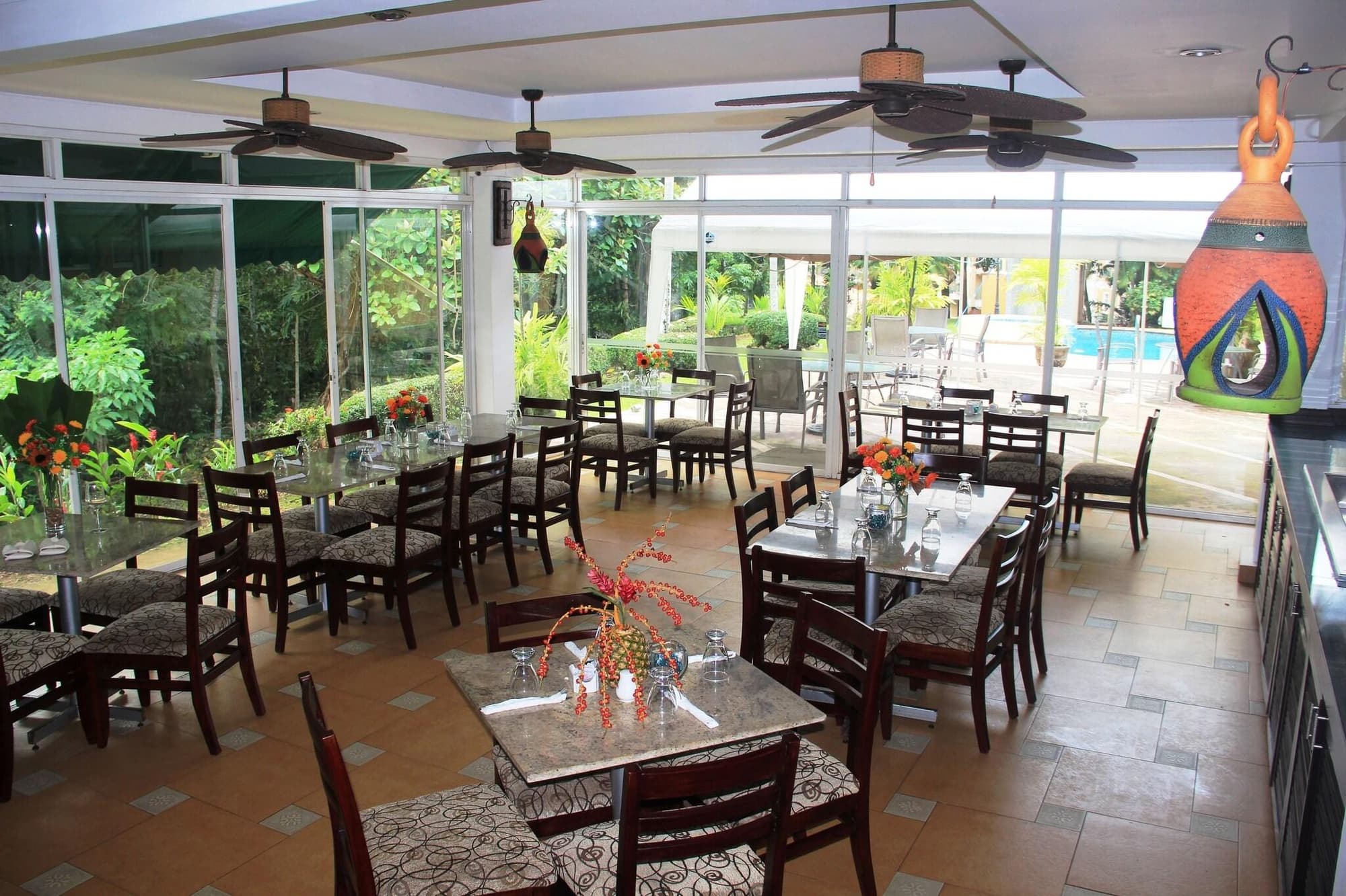 Albrook Inn, Restaurant