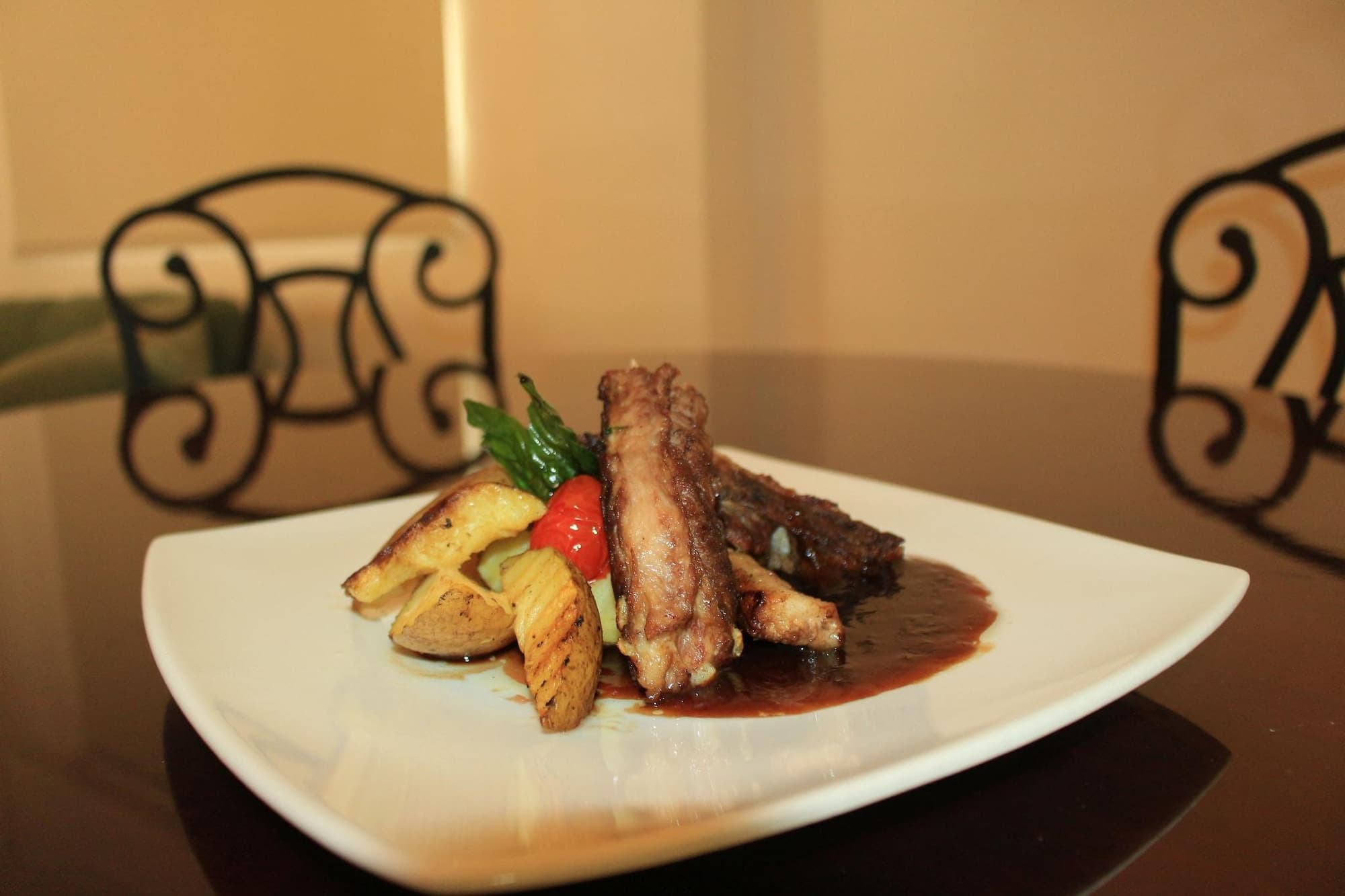 Albrook Inn, Restaurant