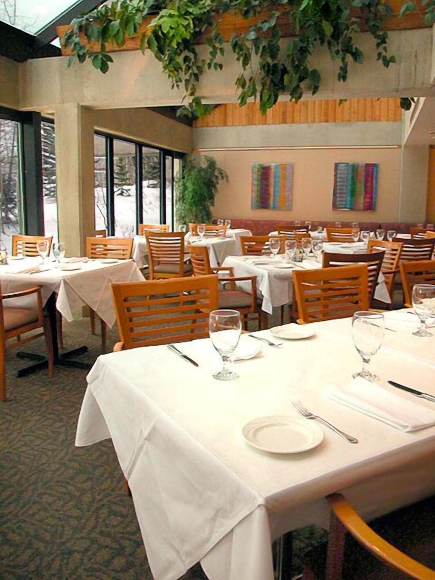The Lodge at Snowbird, Restaurant