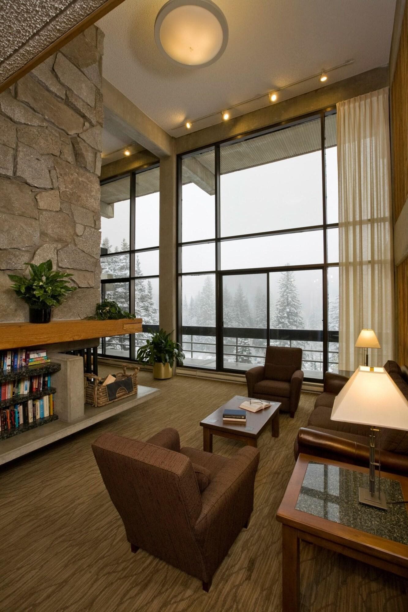 The Lodge at Snowbird, Lobby