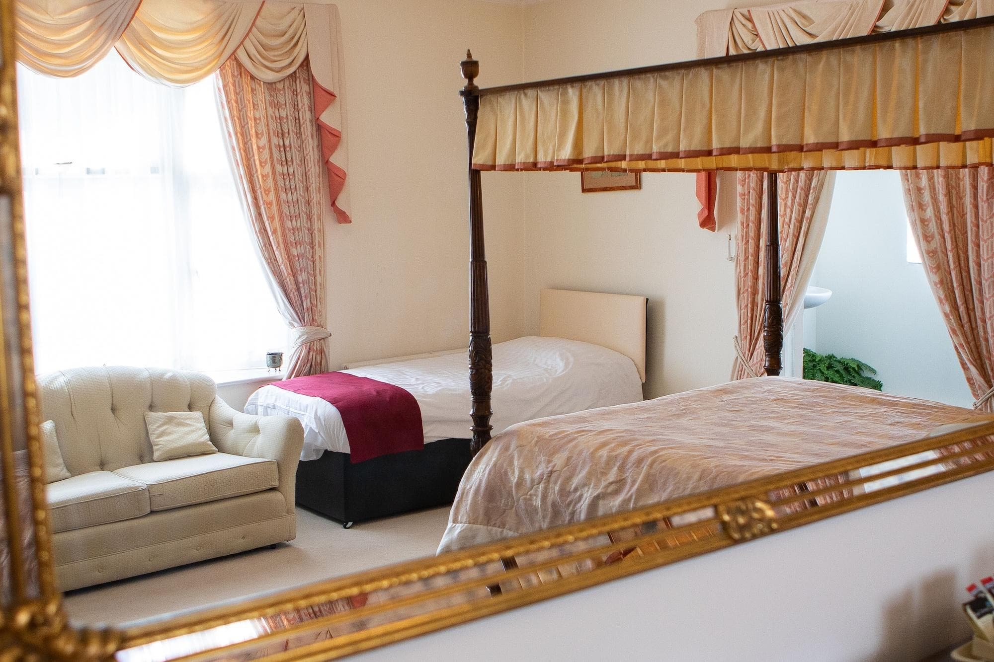 Fines Bayliwick Country House, Room