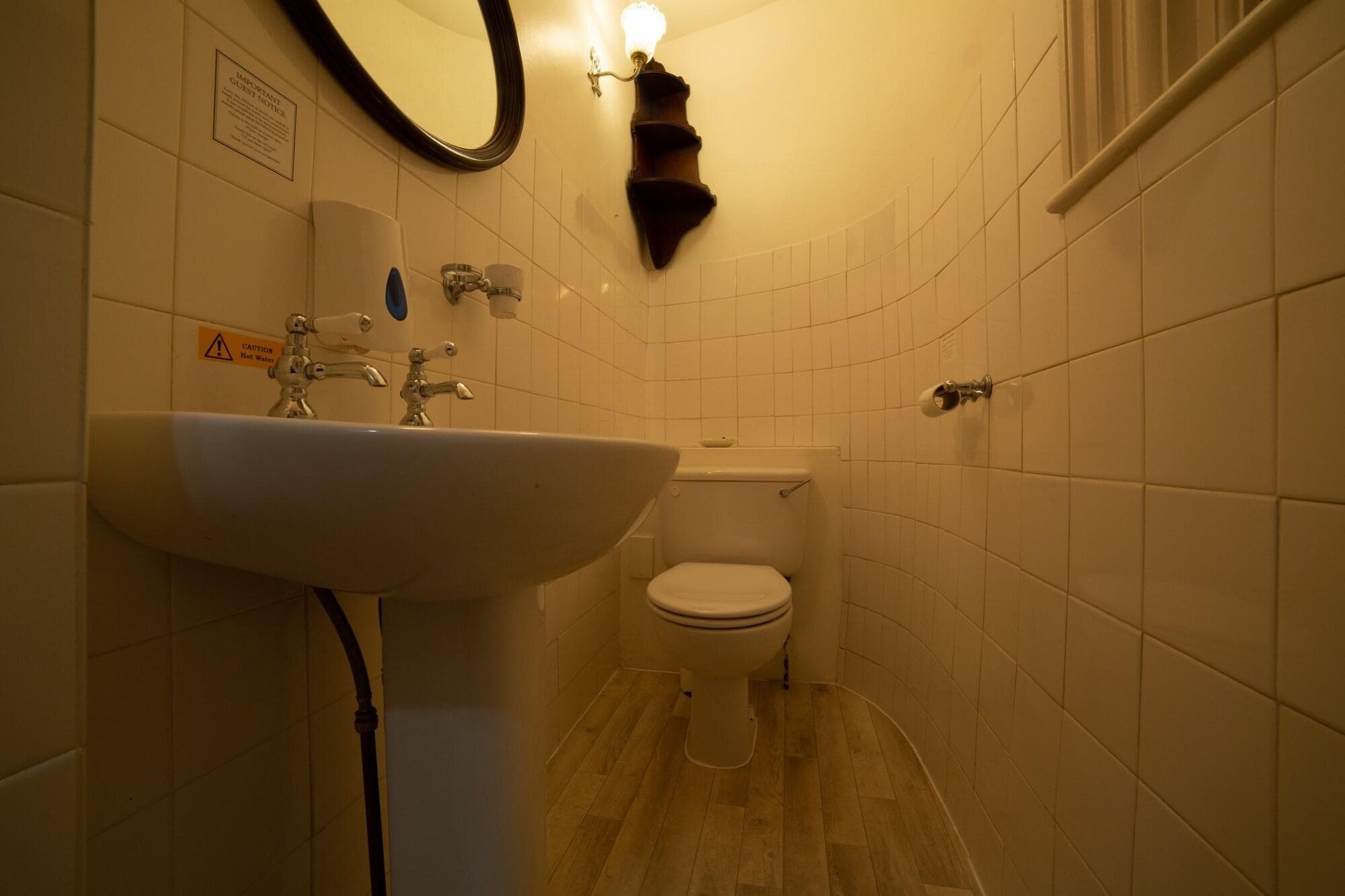 Fines Bayliwick Country House, Room