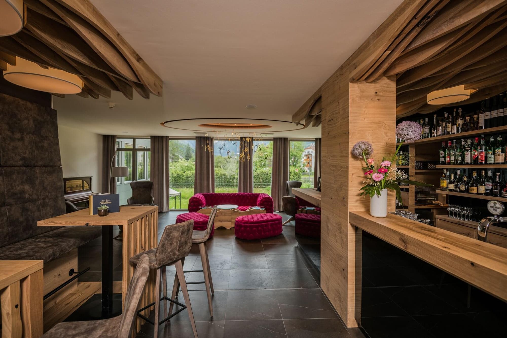 Park Hotel Bellevue, Bar