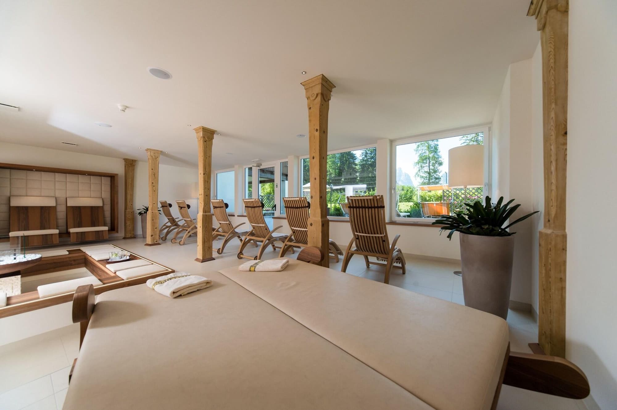 Park Hotel Bellevue, Sports and Entertainment