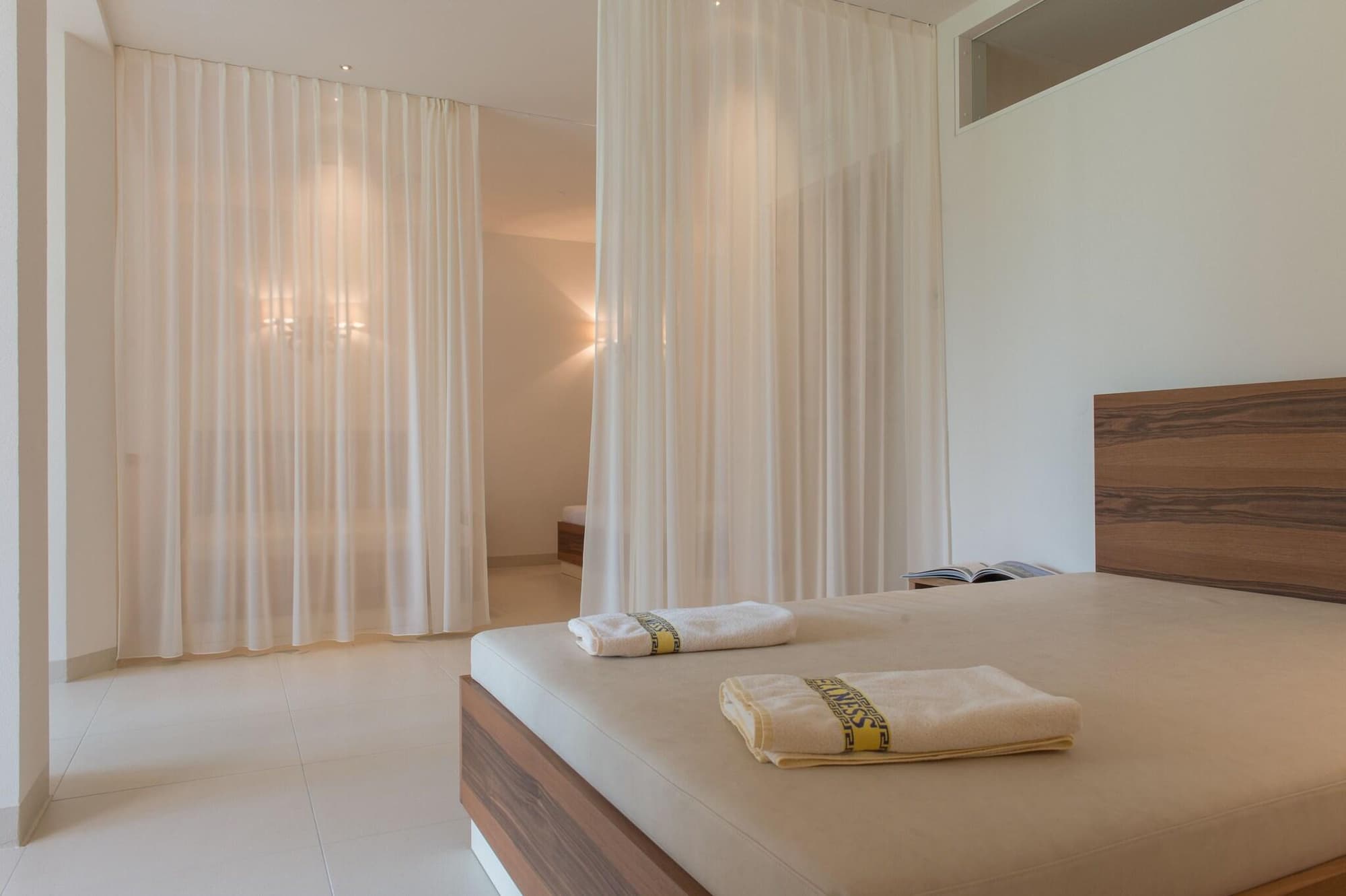 Park Hotel Bellevue, Sports and Entertainment