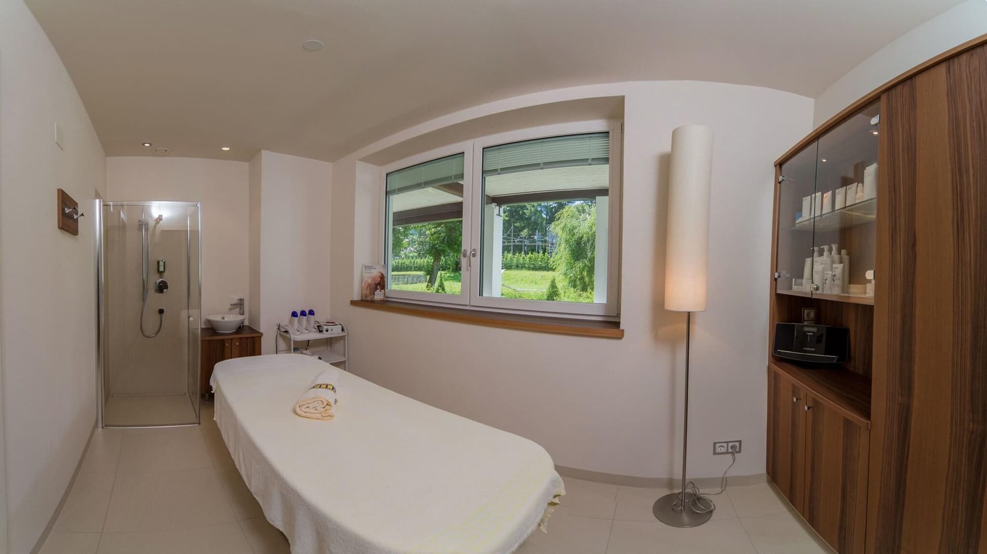 Park Hotel Bellevue, Sports and Entertainment