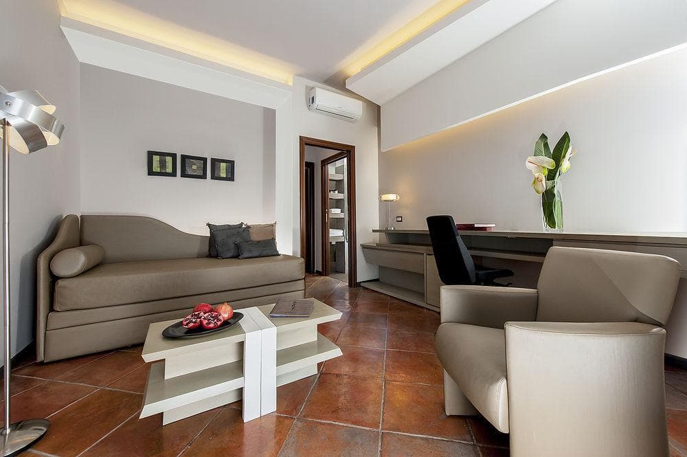 Daphne Trevi, General view