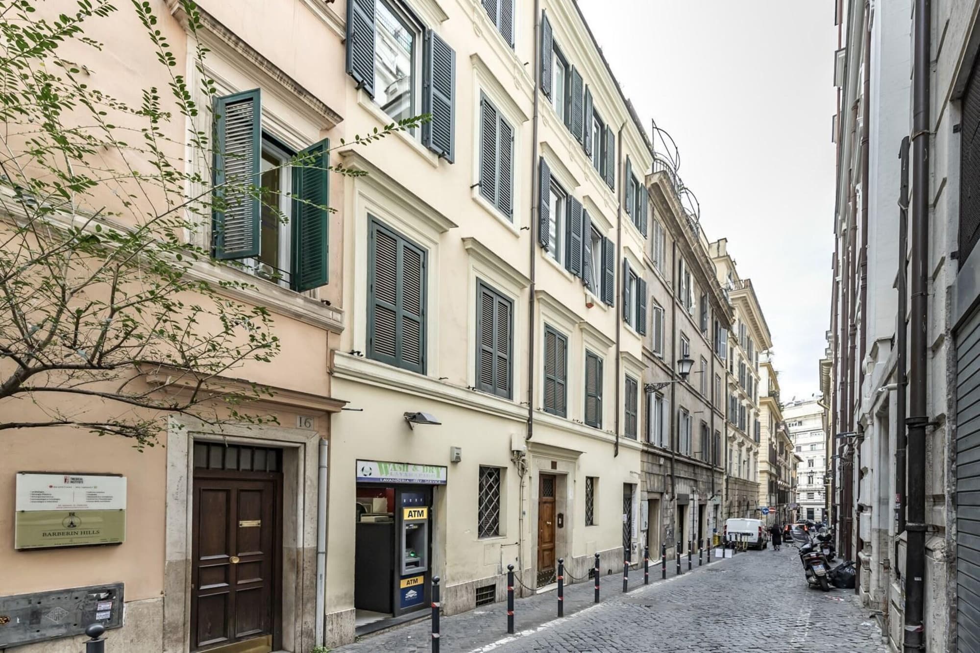 Daphne Trevi, General view