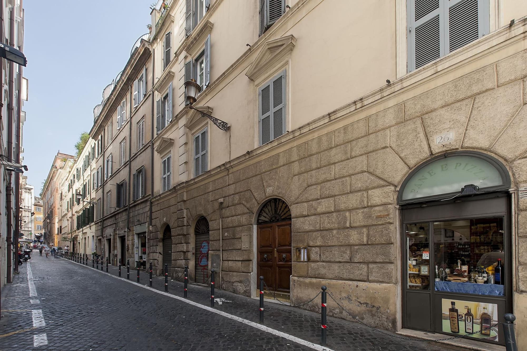 Daphne Trevi, General view