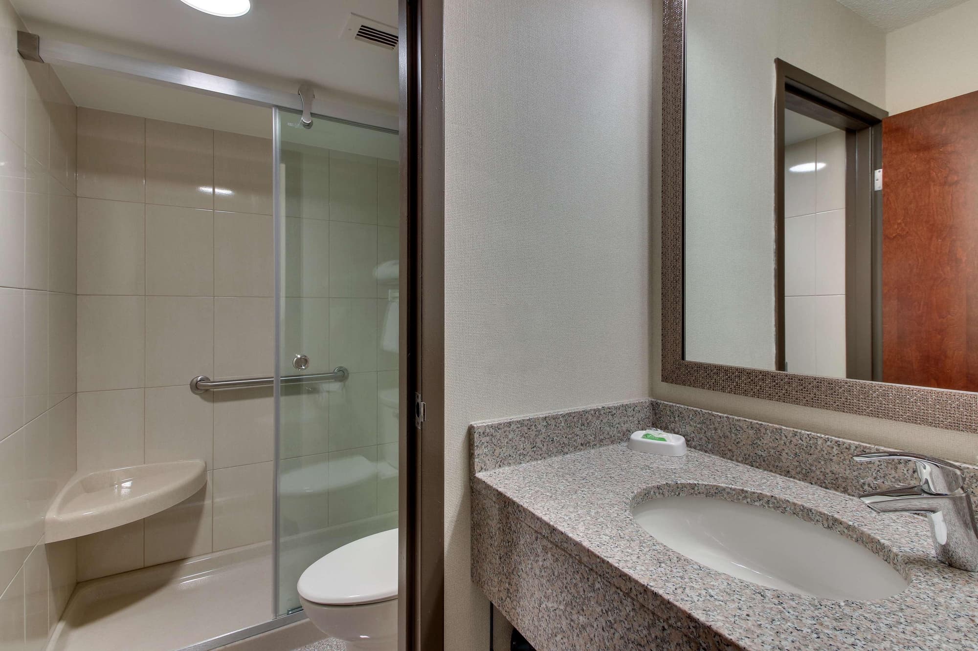 Pear Tree Inn Airport St. Louis - St. Ann, Room