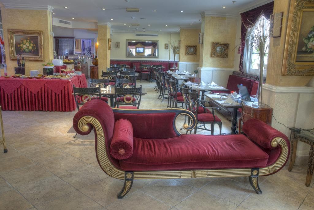 Al Maha Regency Hotel Suites, Restaurant