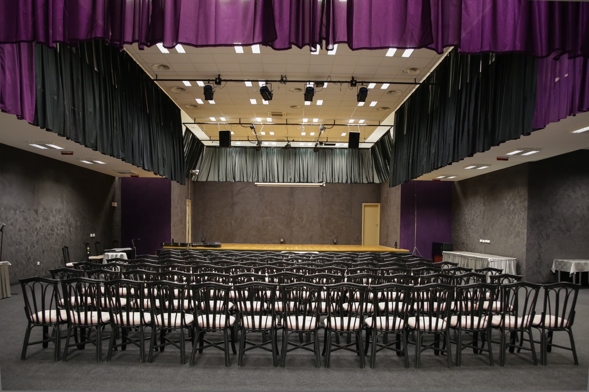 Hotel Tara, Conferences