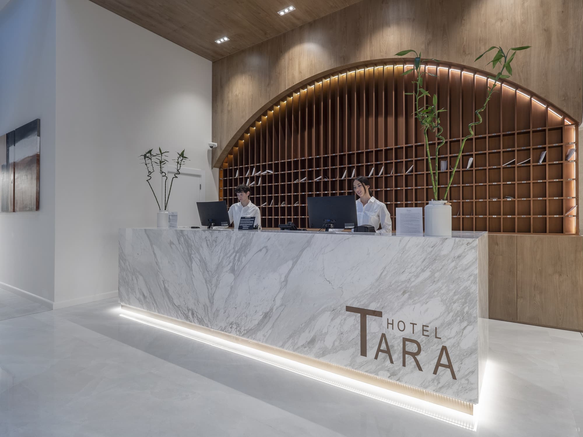Hotel Tara, Lobby