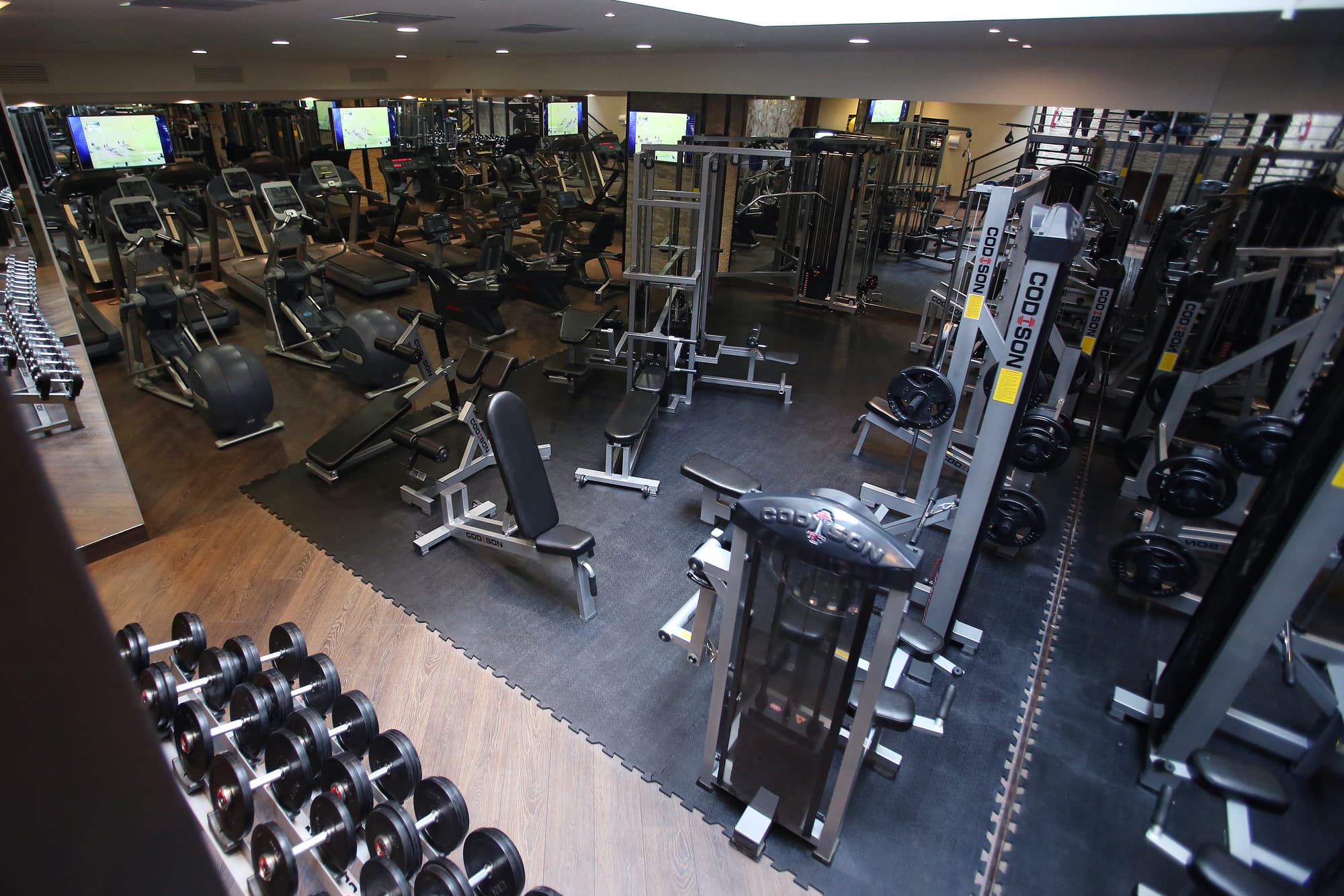 Reina Isabel, Sports and Entertainment