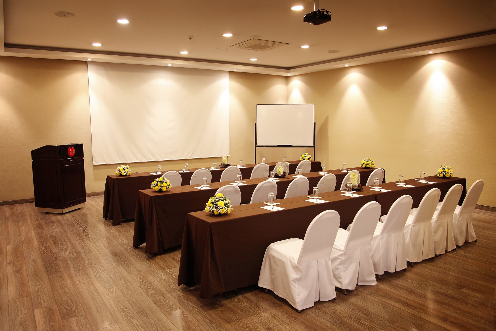 Reina Isabel, Conferences