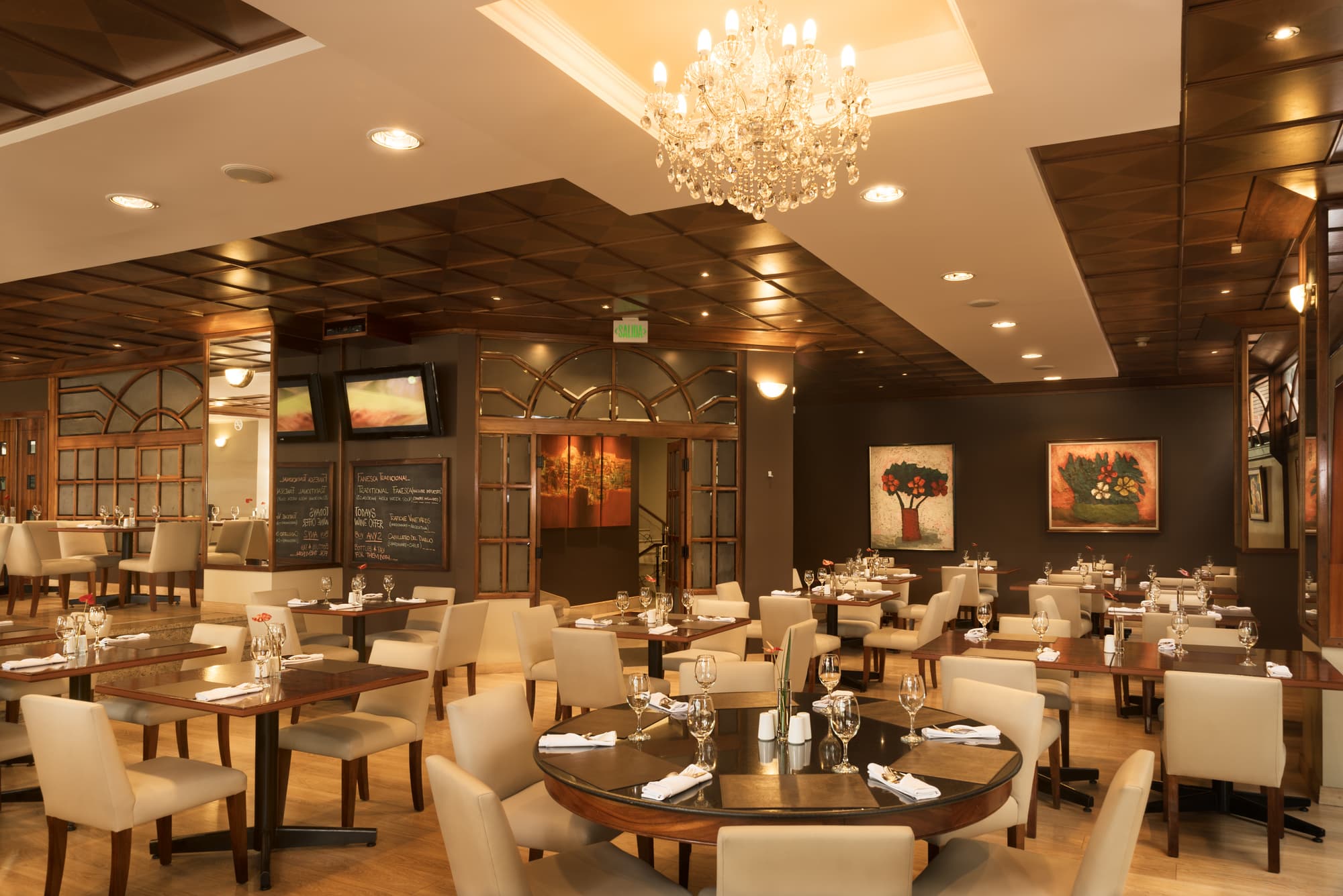 Reina Isabel, Restaurant