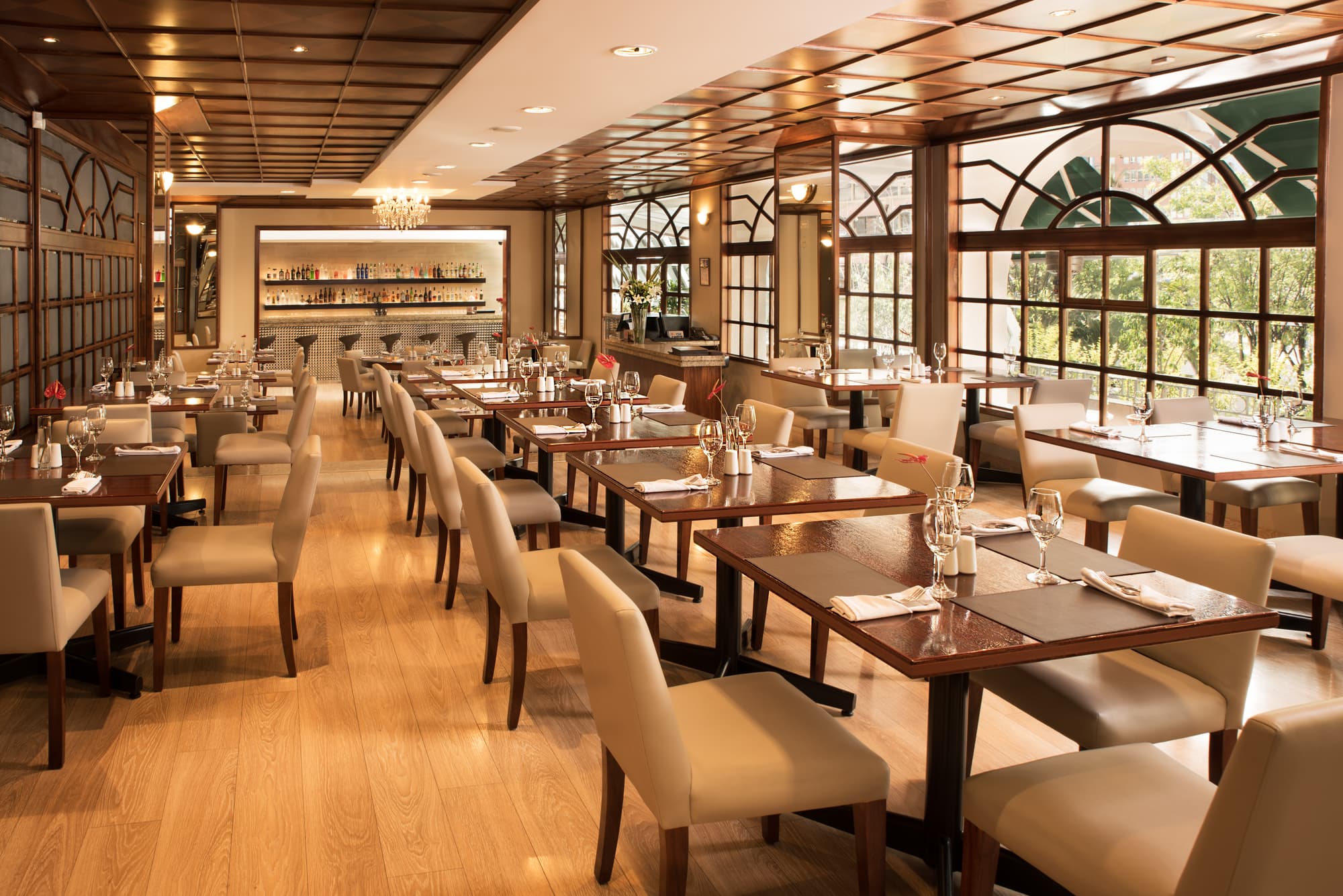 Reina Isabel, Restaurant