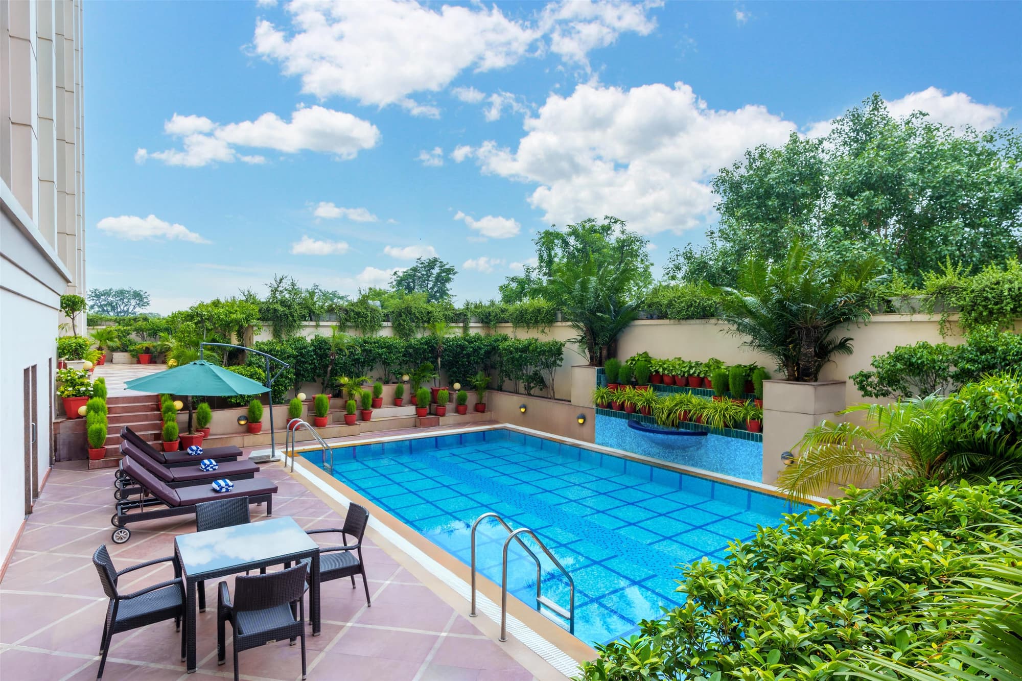 Radisson Hotel Varanasi, Pool