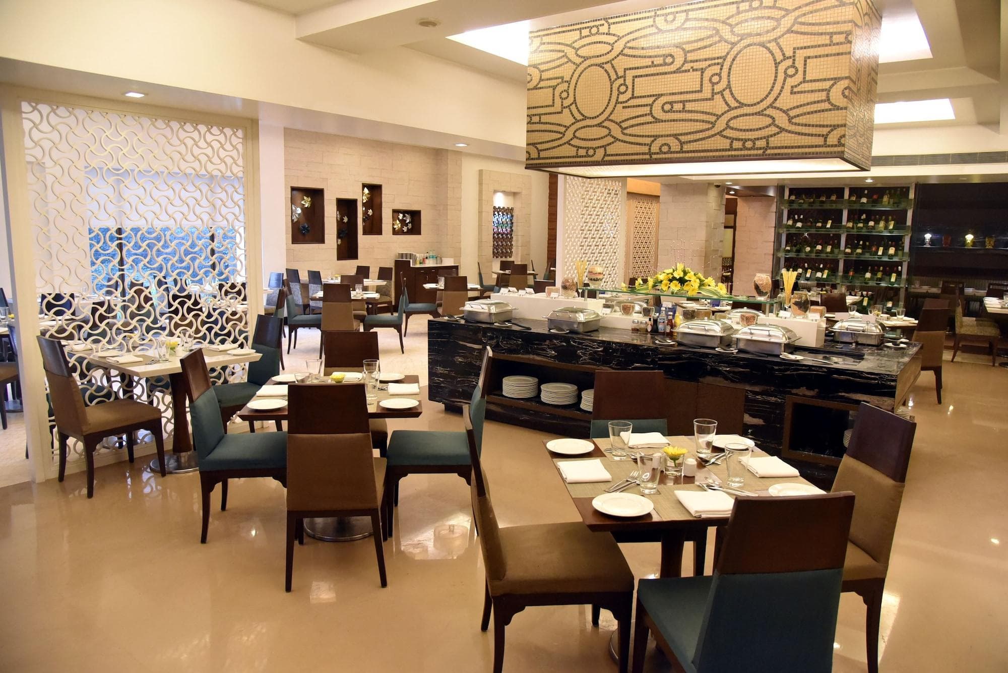 Radisson Hotel Varanasi, Restaurant