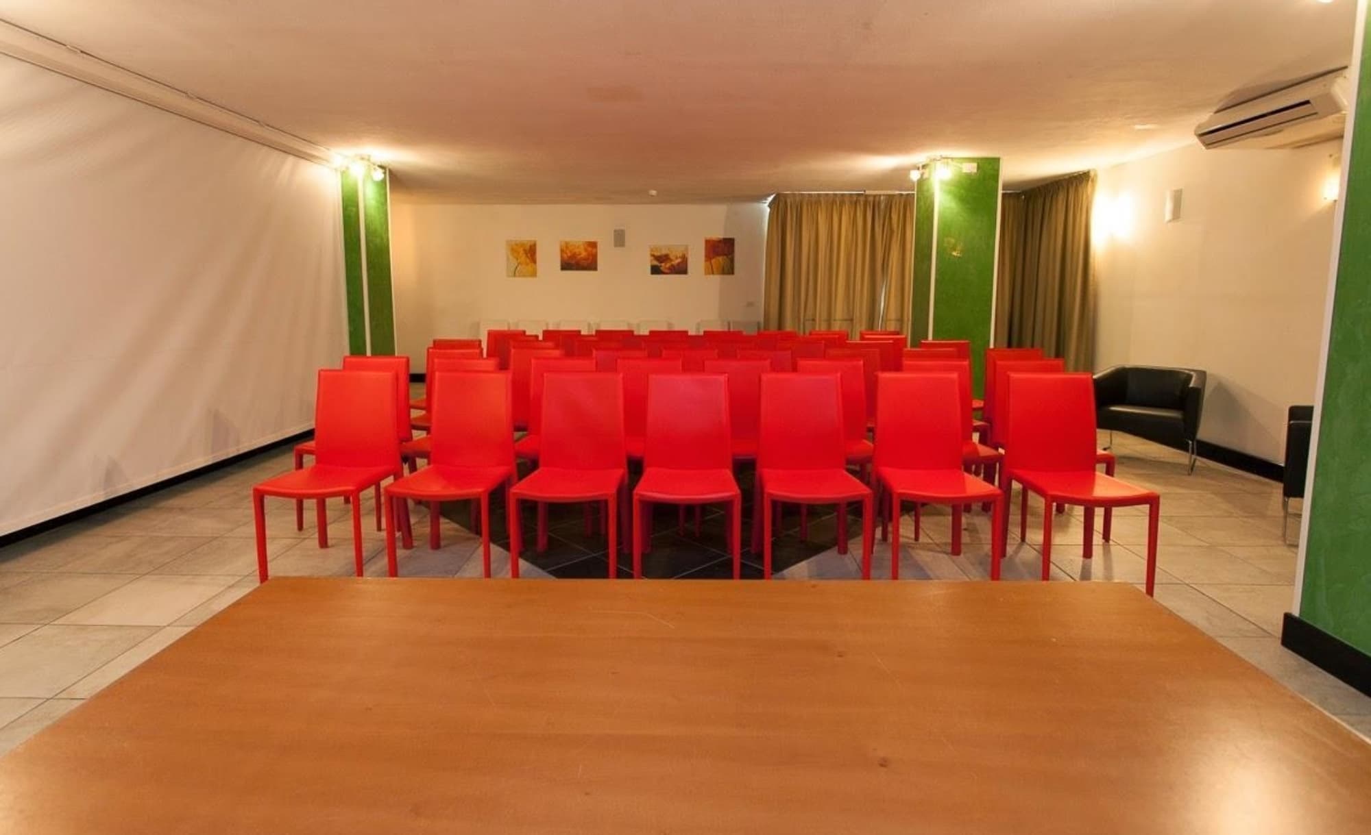 Hotel Adlon, Conferences