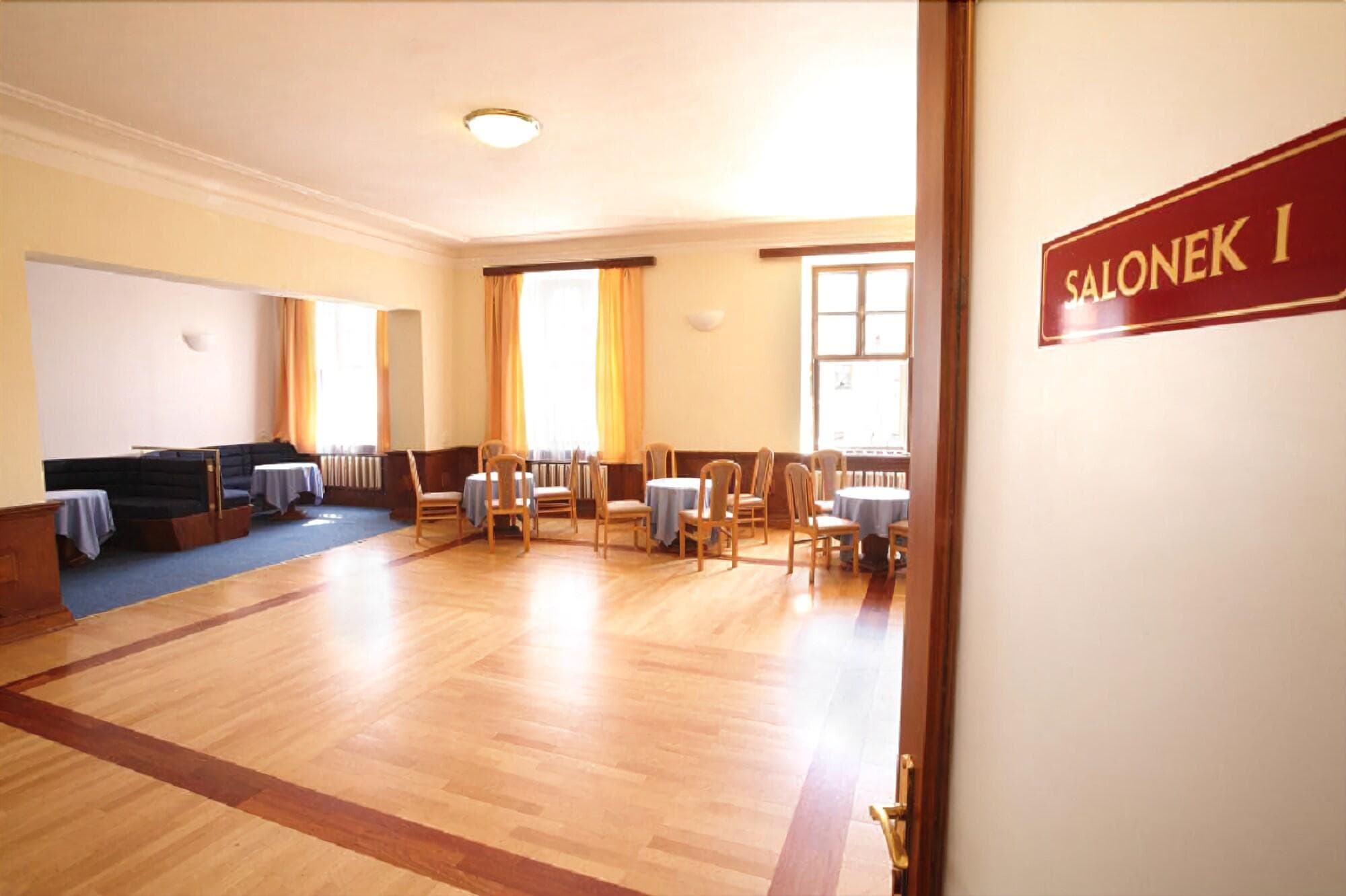 U Cernoho Orla, Sports and Entertainment