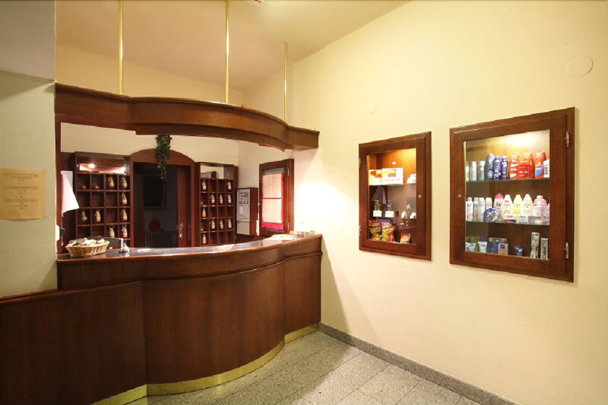 U Cernoho Orla, Lobby