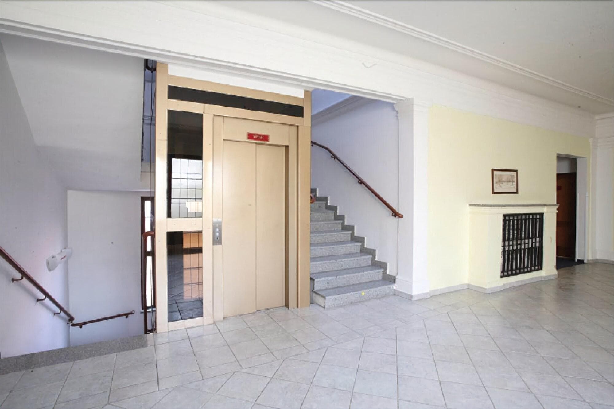 U Cernoho Orla, Lobby