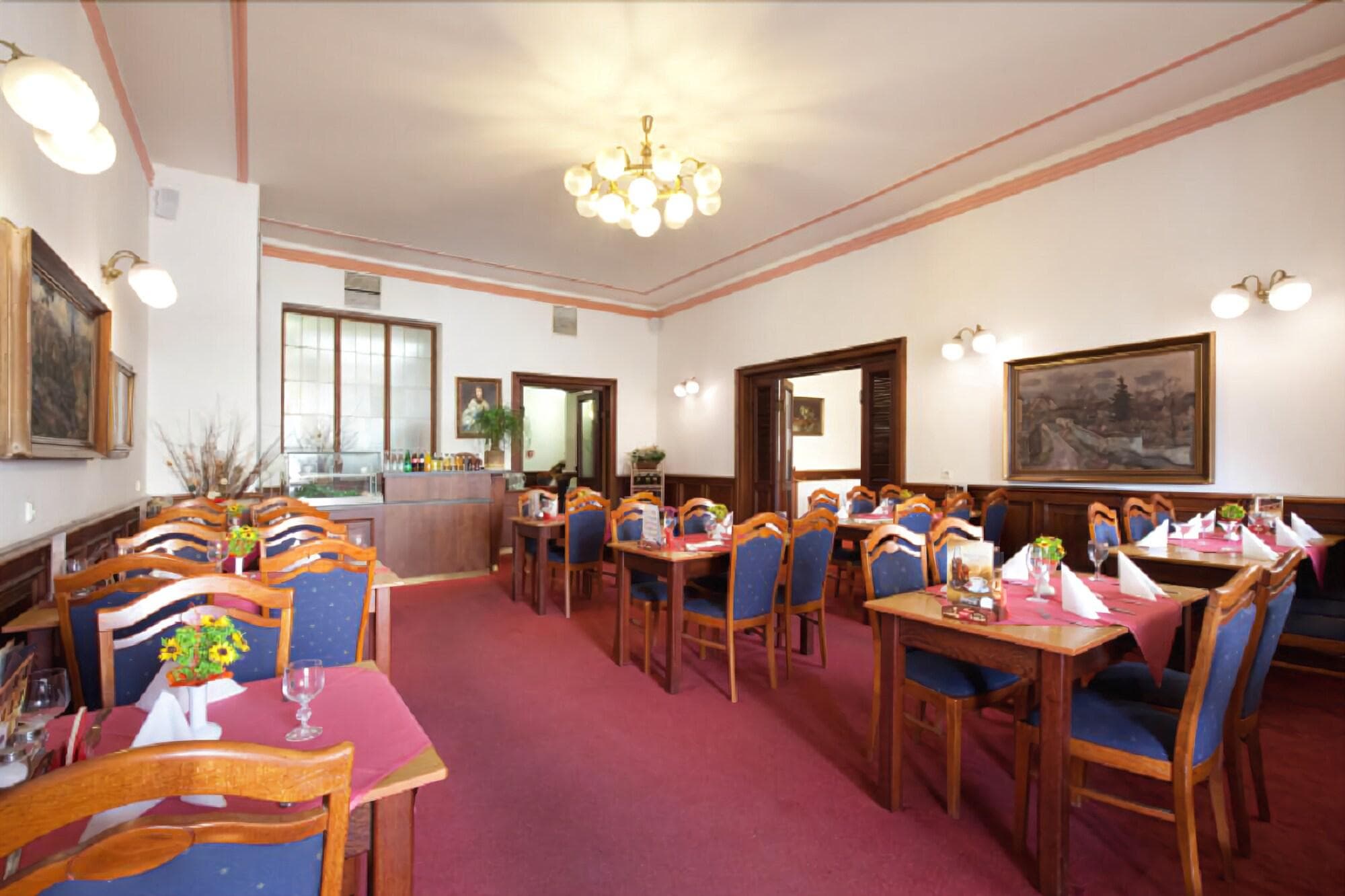 U Cernoho Orla, Restaurant