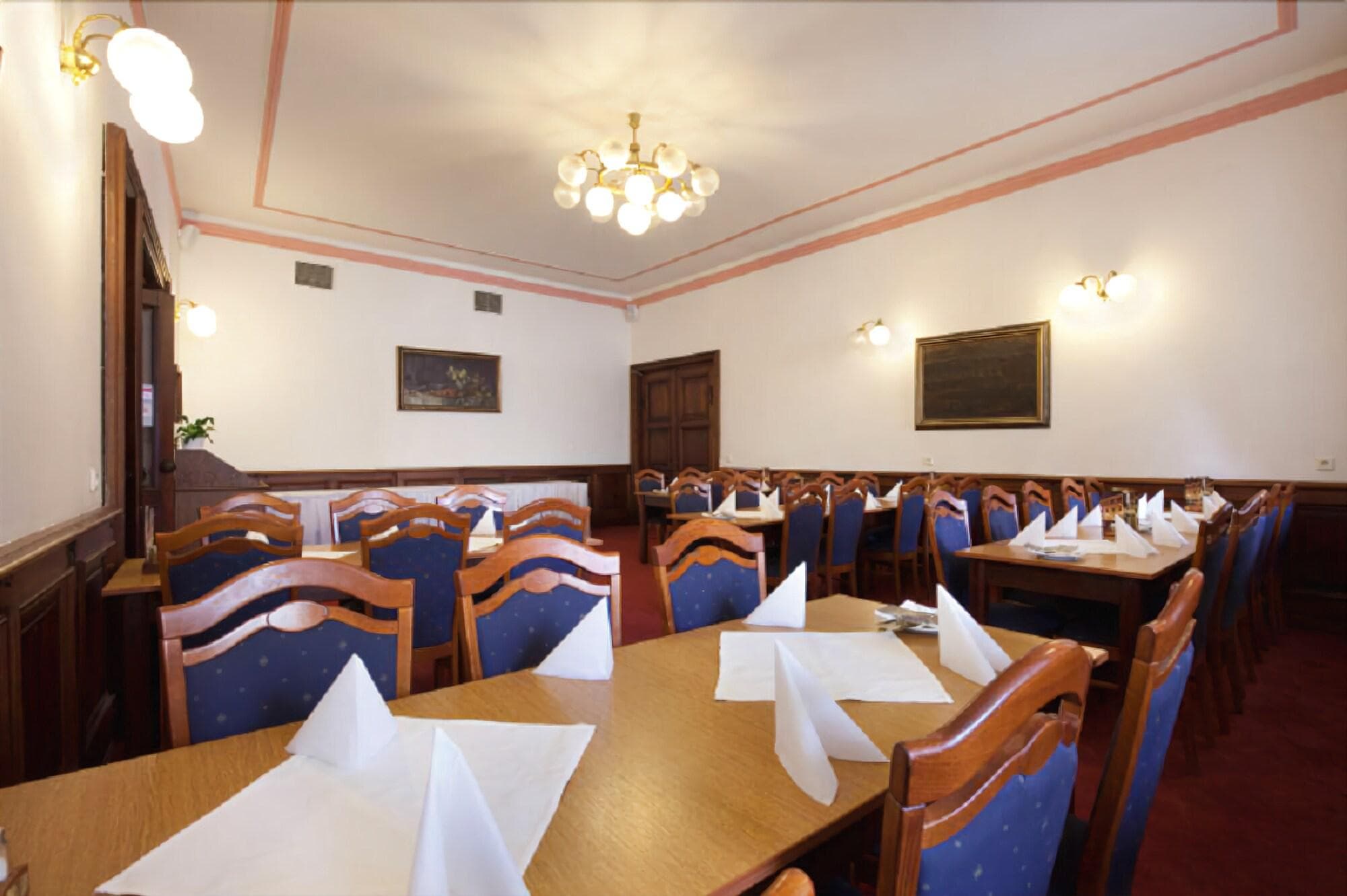 U Cernoho Orla, Restaurant