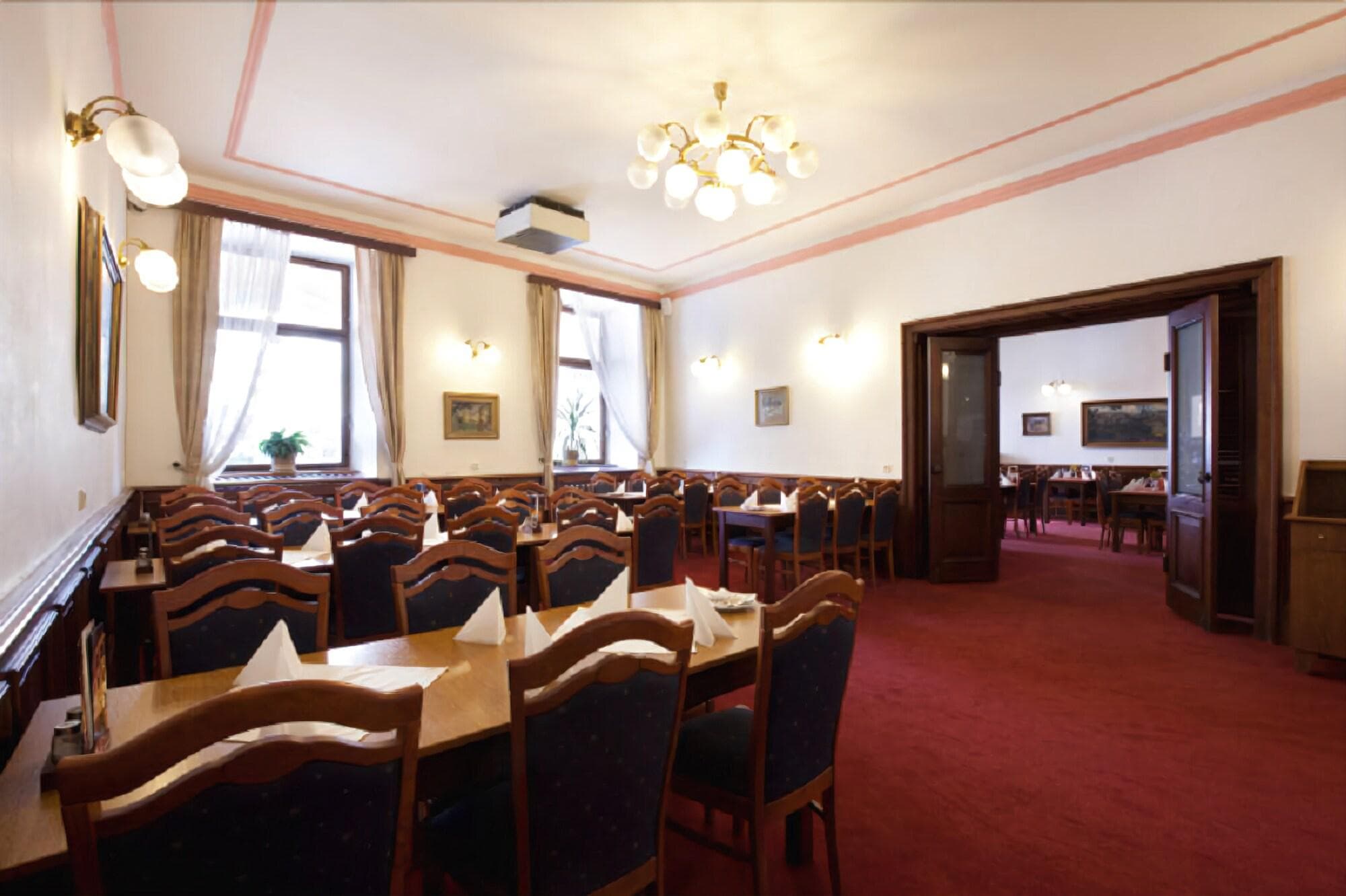 U Cernoho Orla, Restaurant