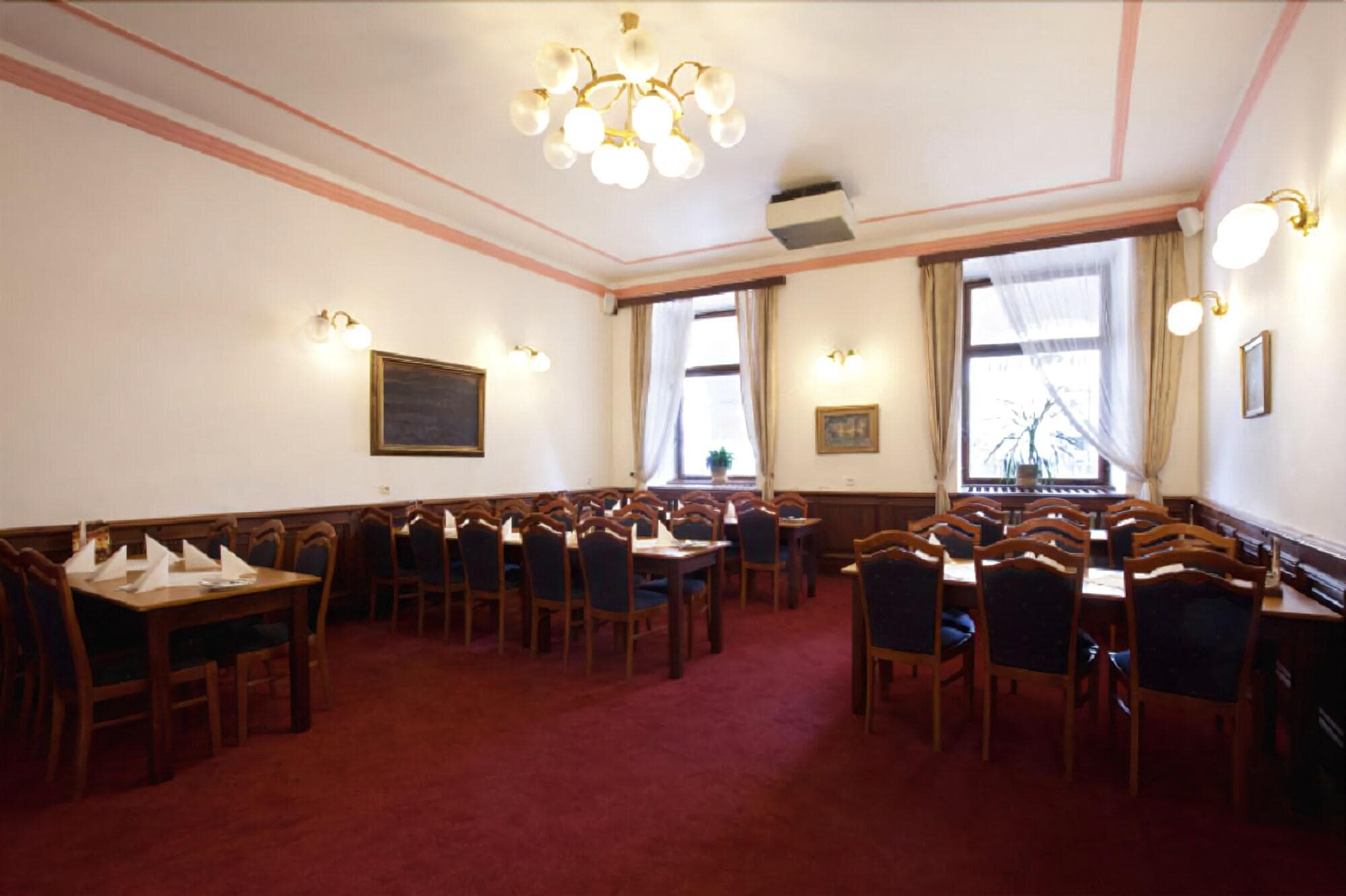 U Cernoho Orla, Restaurant