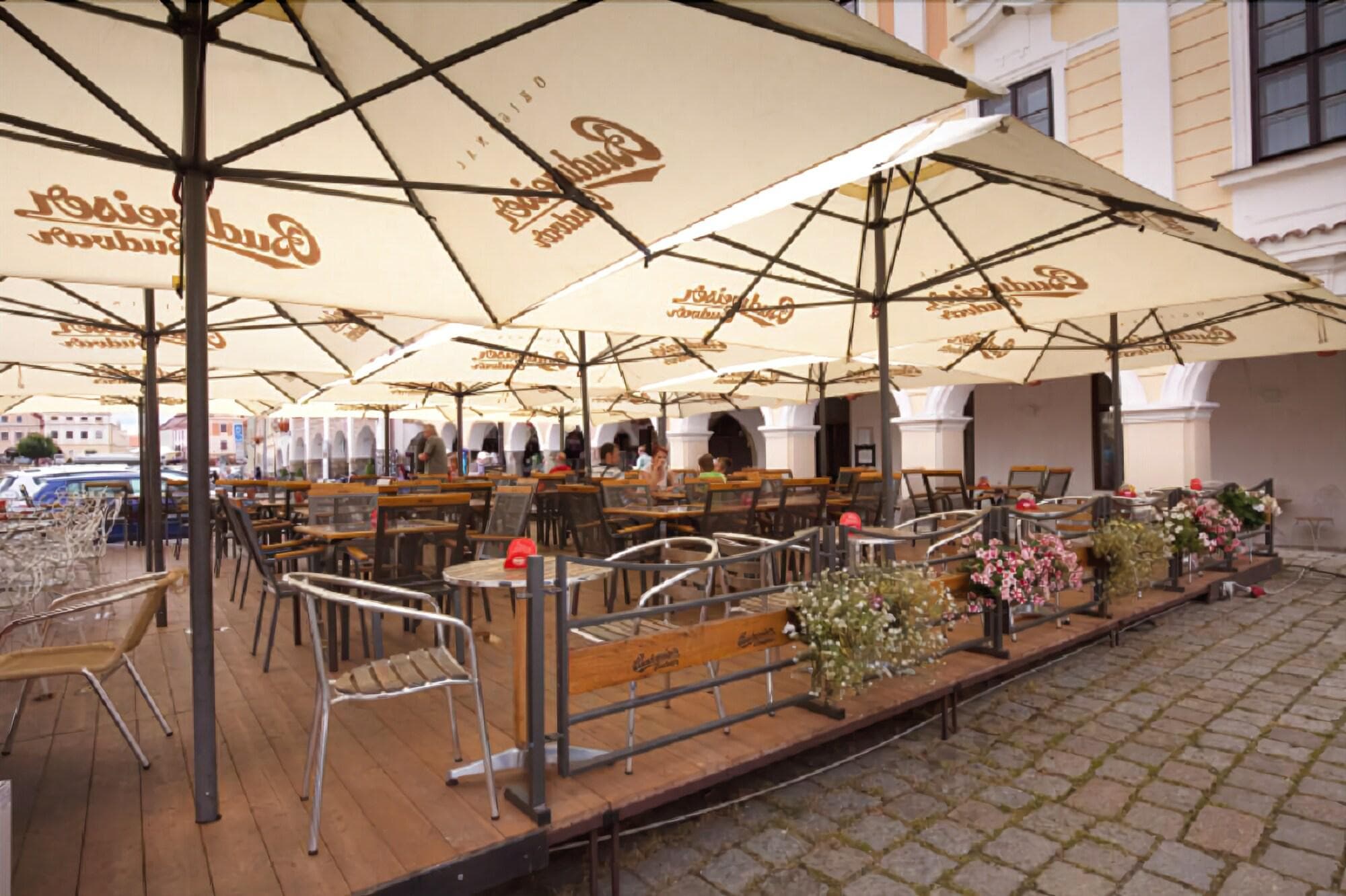 U Cernoho Orla, Terrace