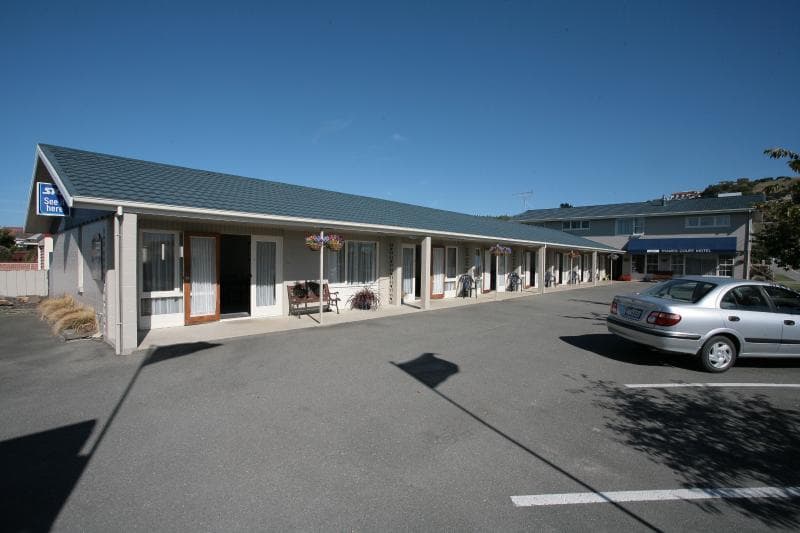 AAA Thames Court Motel, General view