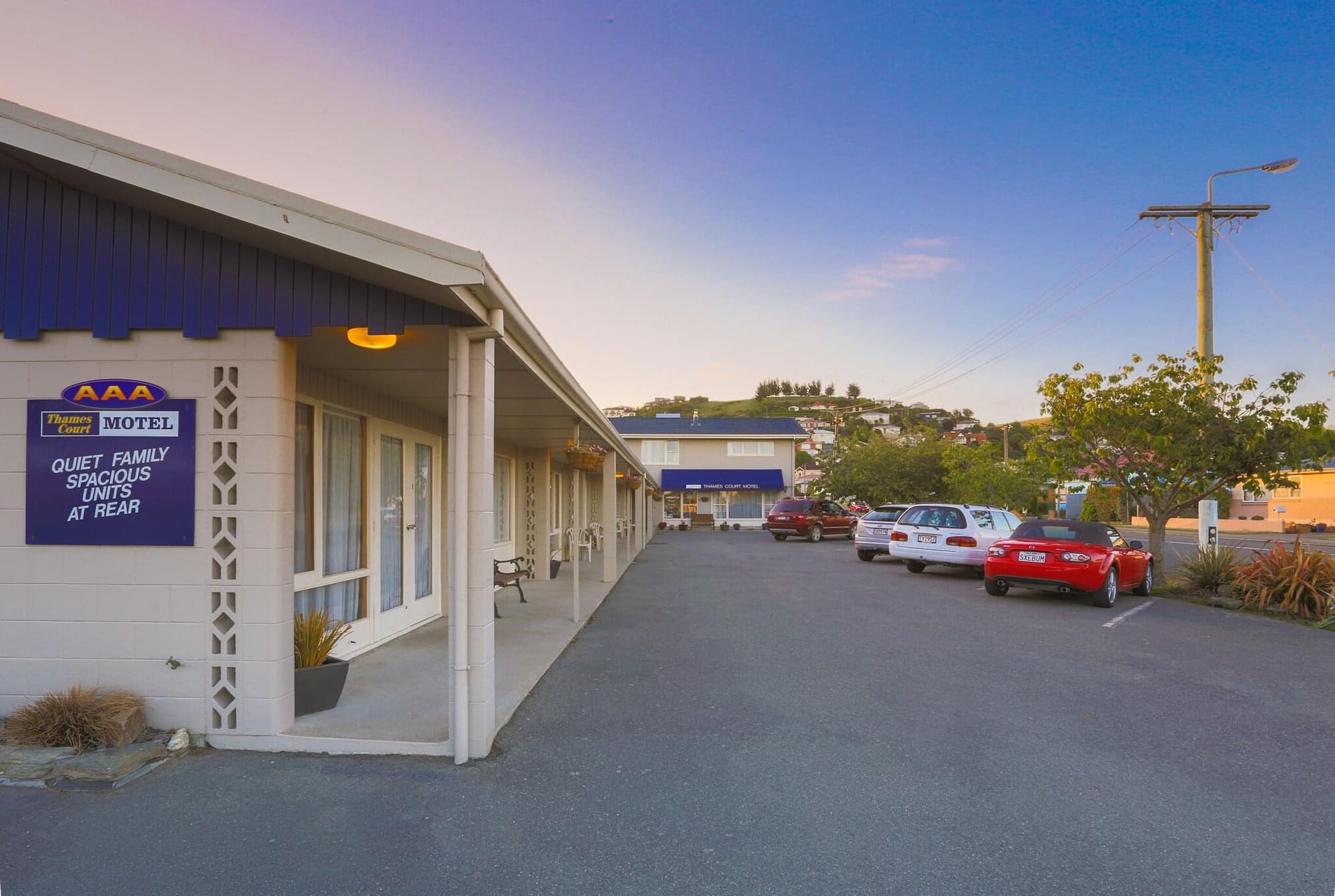 AAA Thames Court Motel, General view