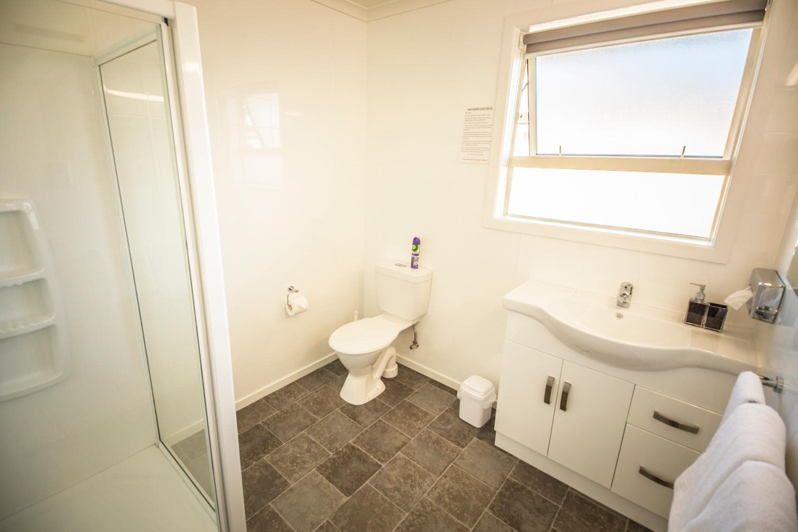 AAA Thames Court Motel, Room