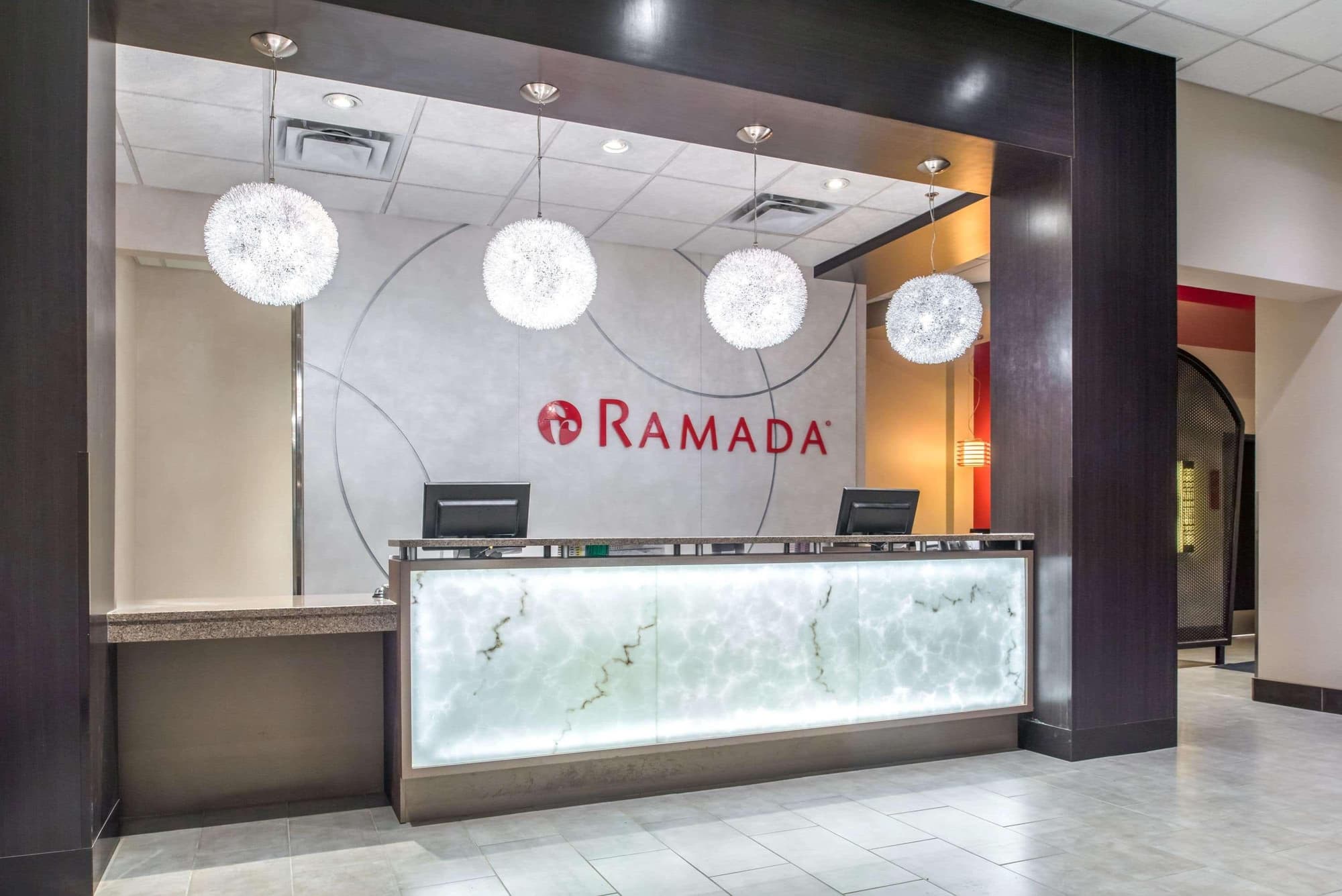 Ramada by Wyndham Saskatoon, Lobby
